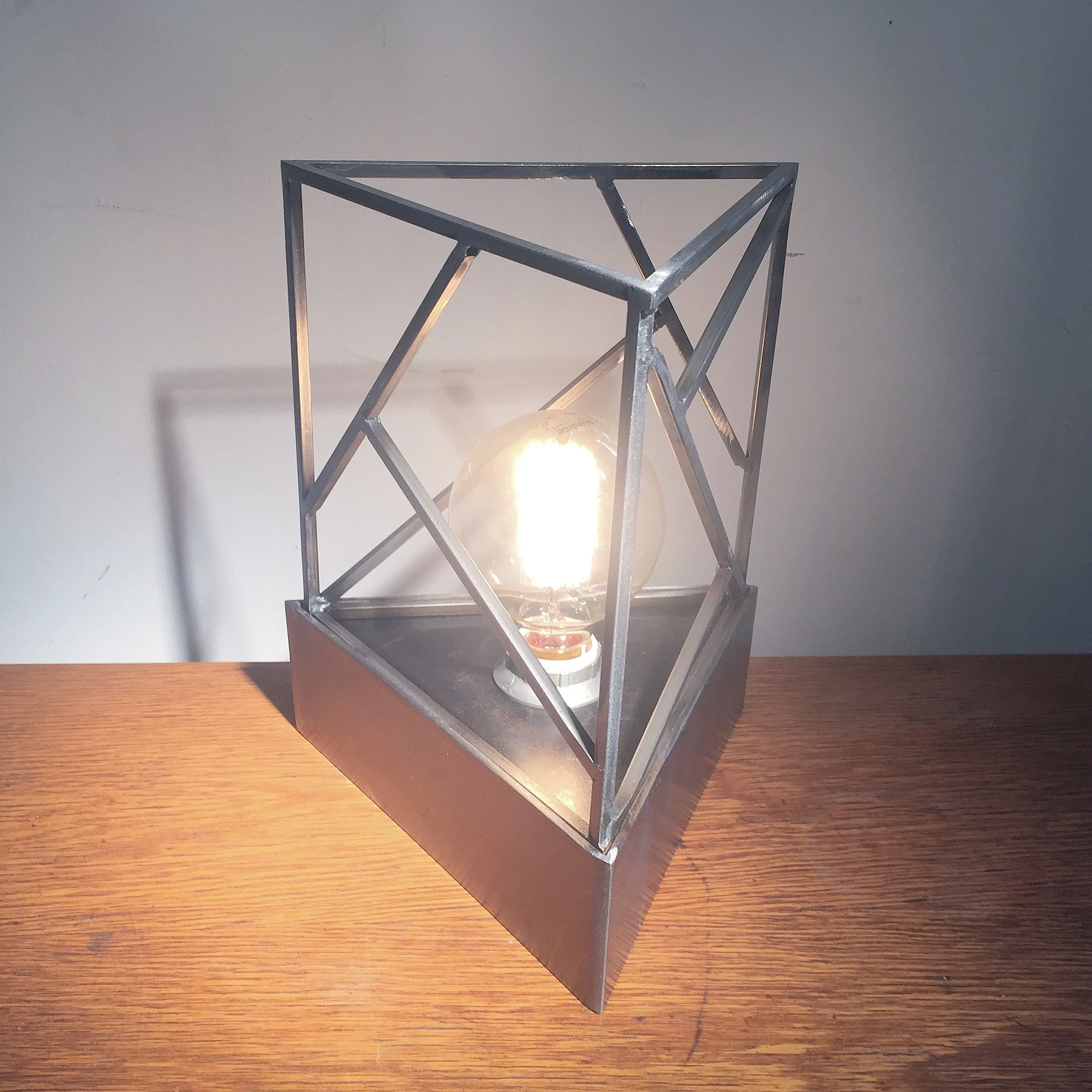 PYRAMID DESK LAMP