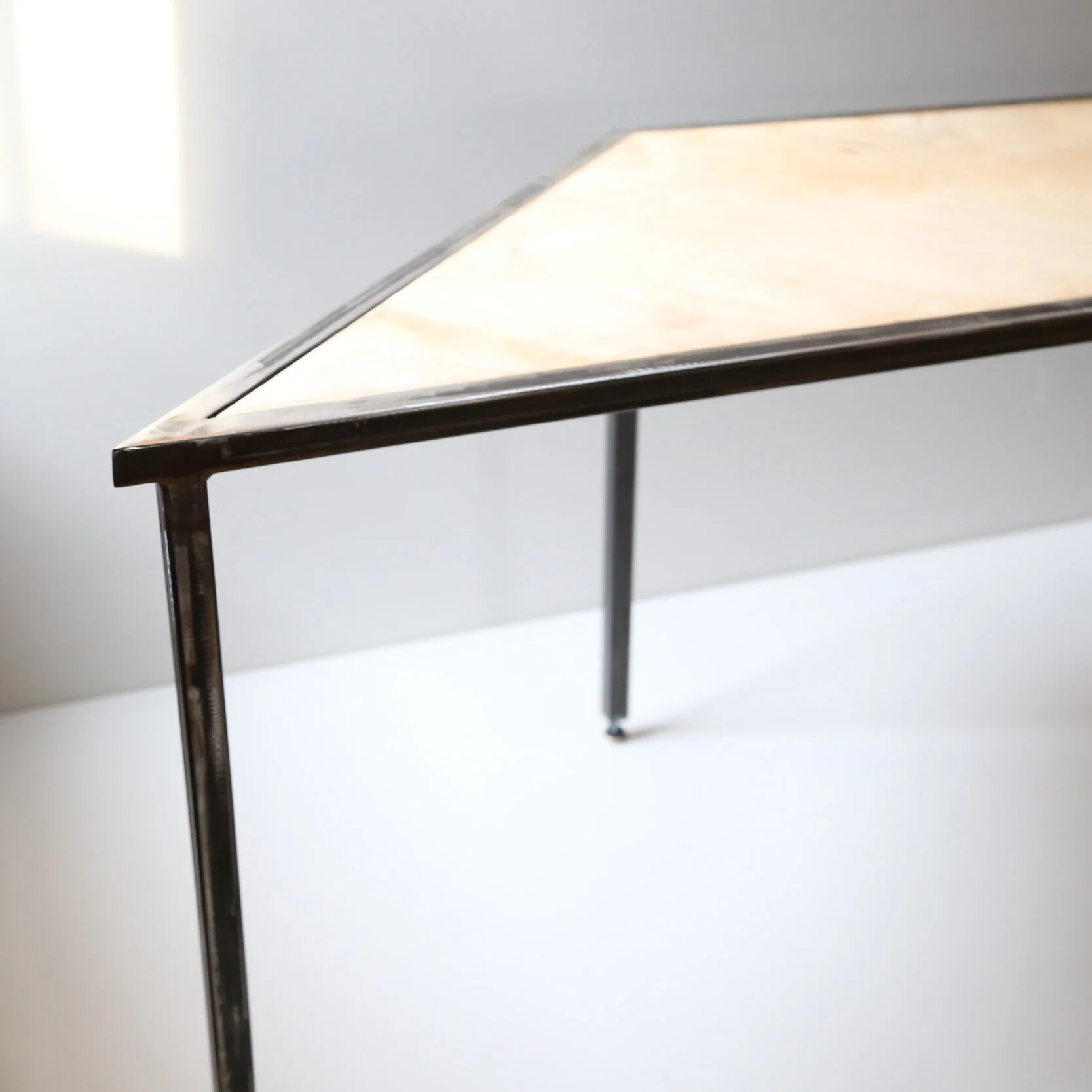 bay+table+angle.png