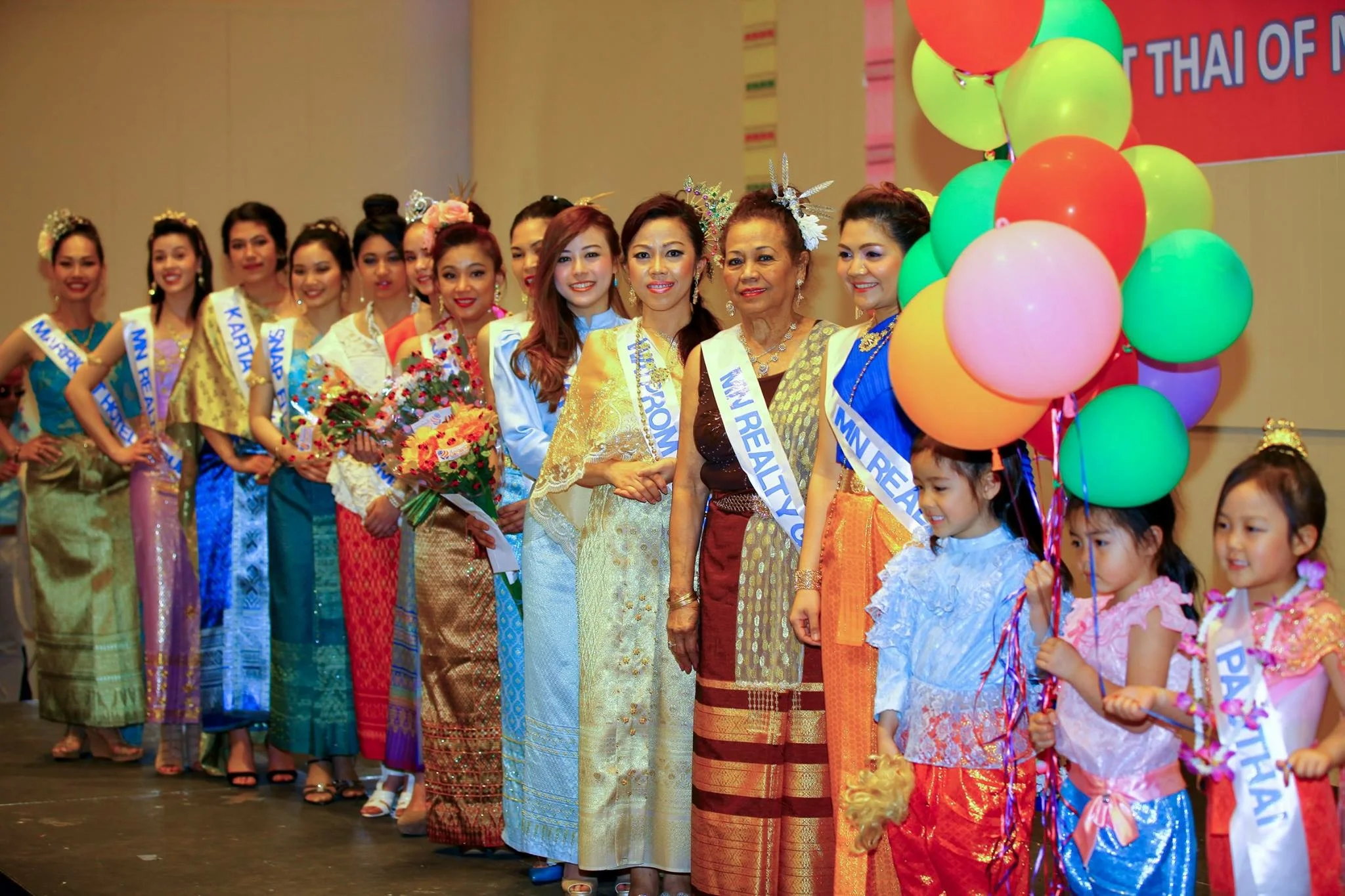 12 Ms. Songkran in contest.