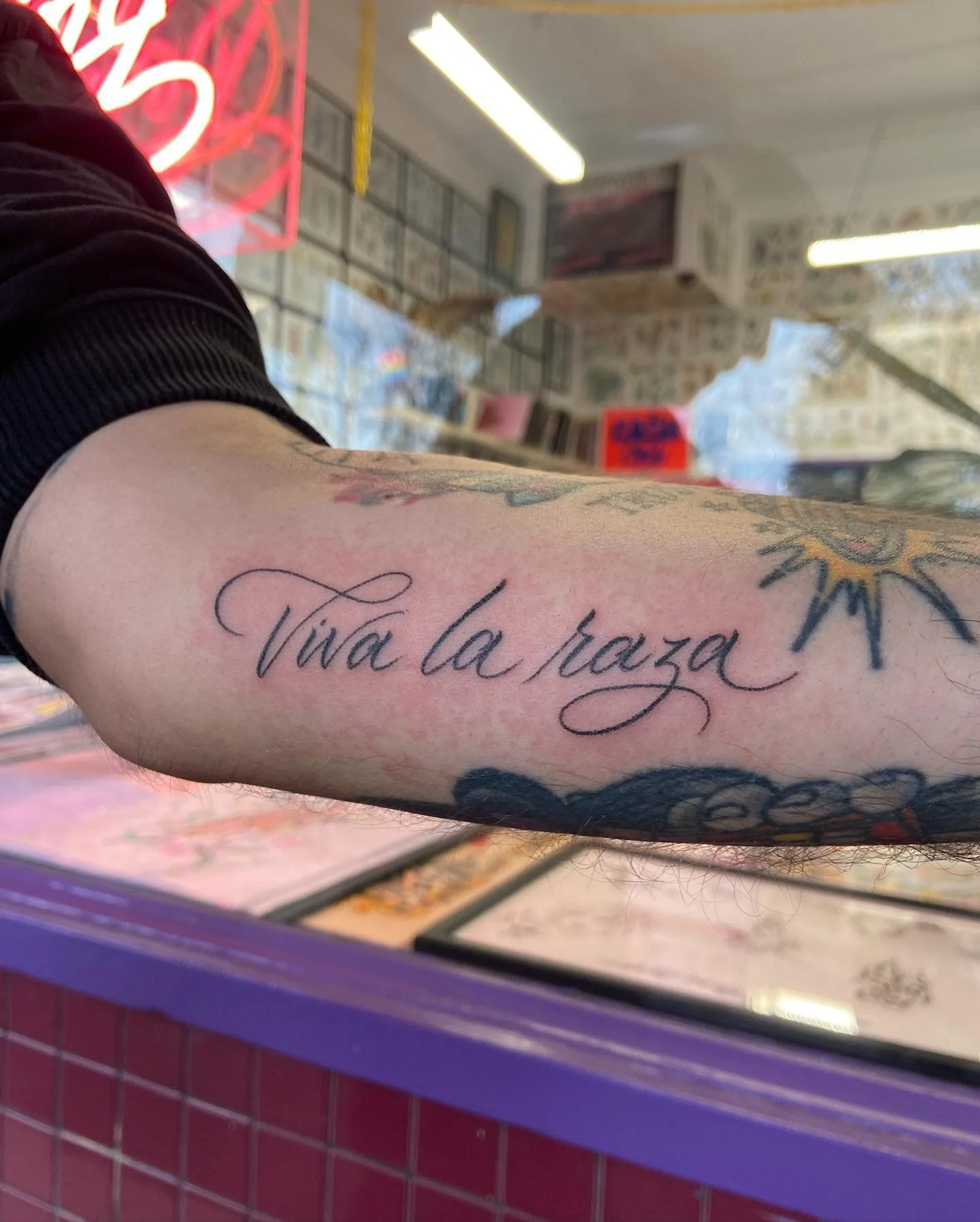 Shot Clayton for letting me do my thing with this script tattoo, was such a treat! I&rsquo;m always keen to do more tattoos like this and tailored to your liking 💗