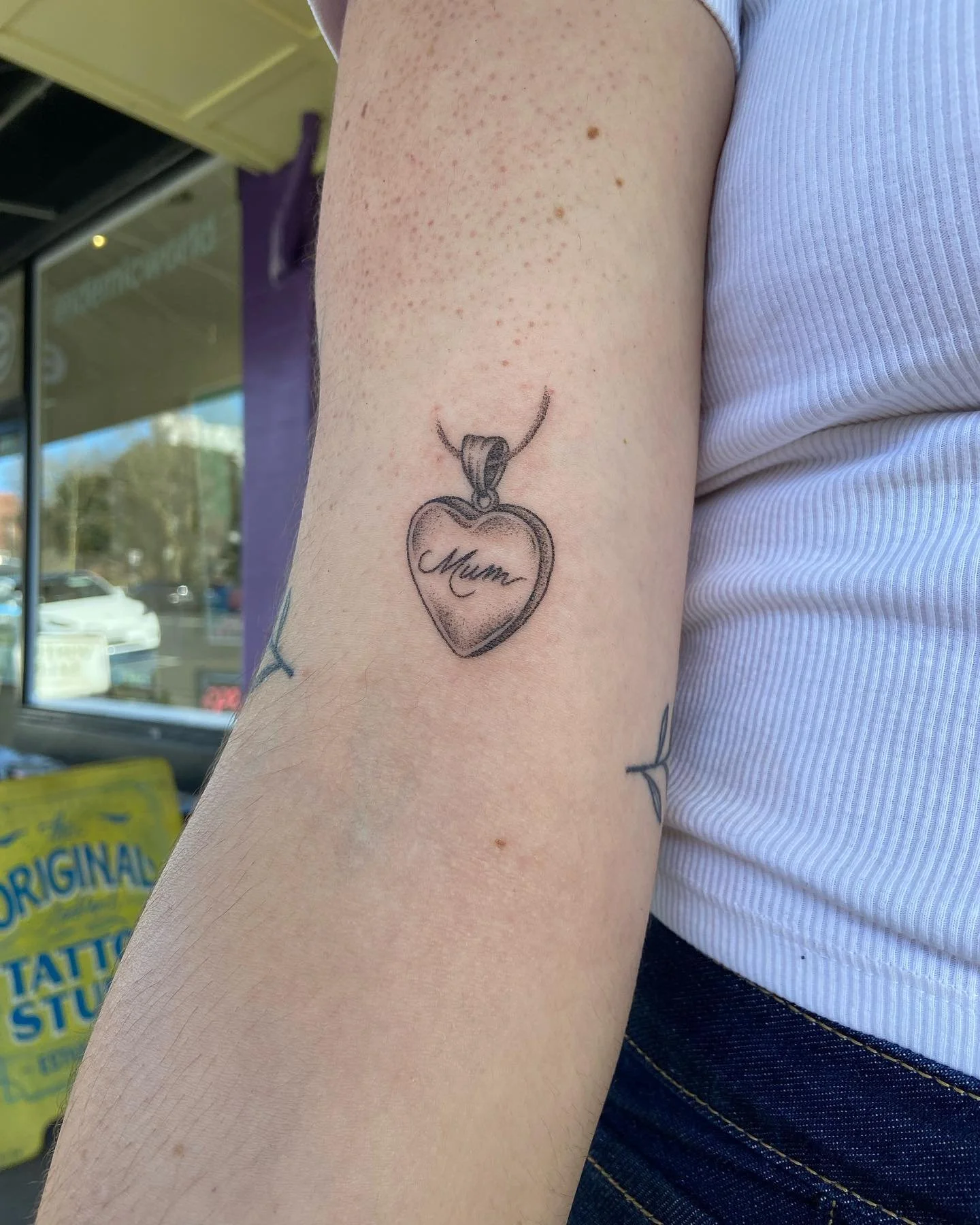 Special little locket tattoo for Antonia 💘 Always great to see ya!