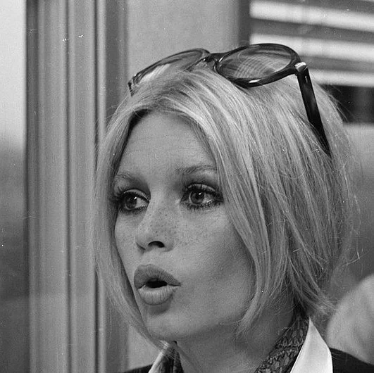 Top Beauty Picks For The Makeup Minimalist