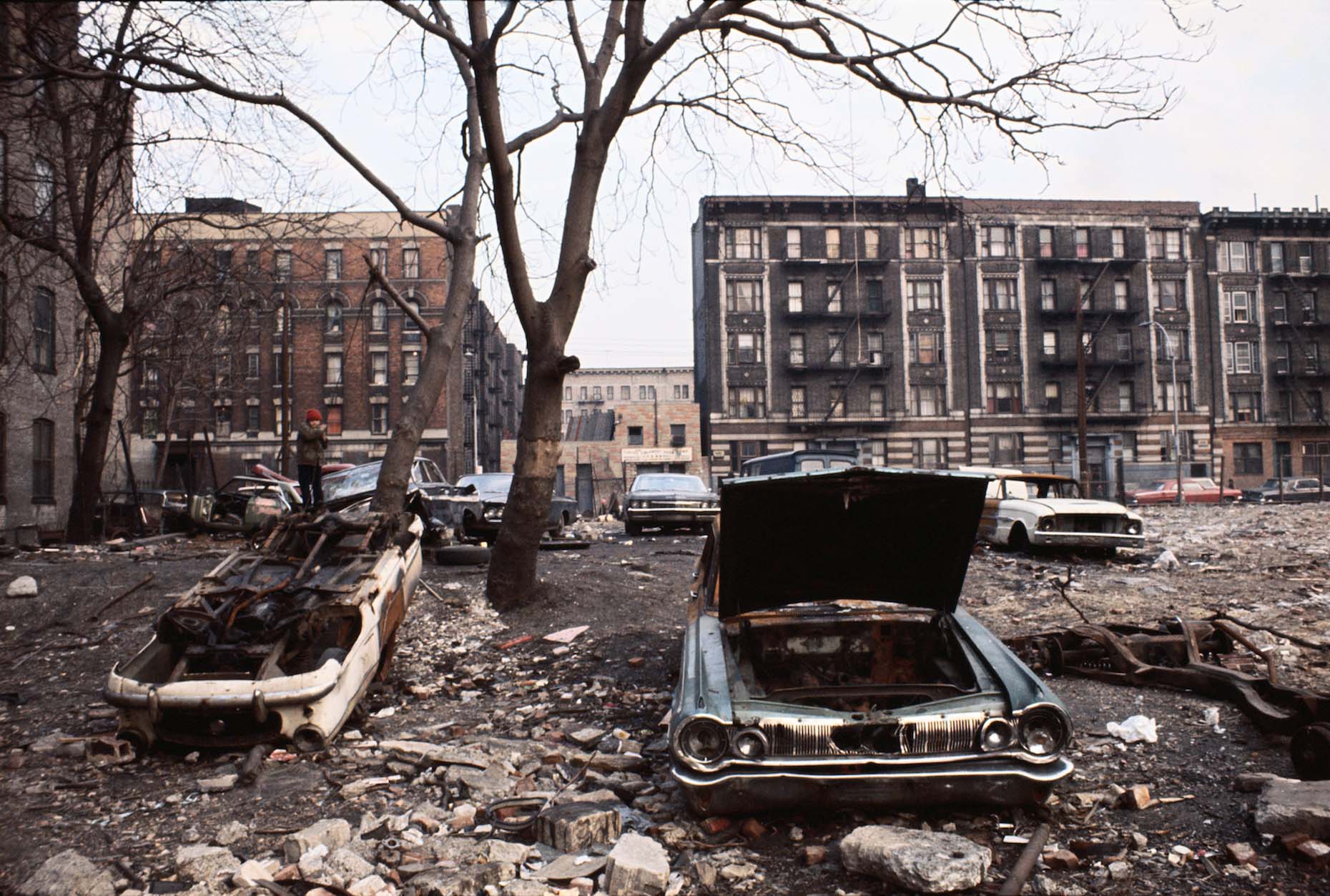 Жалкое место. Южный Бронкс Нью-Йорк. Нью-Йорк Бронкс улицы. Южный Бронкс трущобы. Нью Йорк Бронкс 1970.