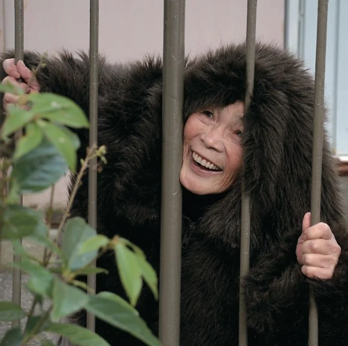 funny-self-portraits-kimiko-nishimoto-89-year-old-16-5a0a9df694c1e__700.jpg