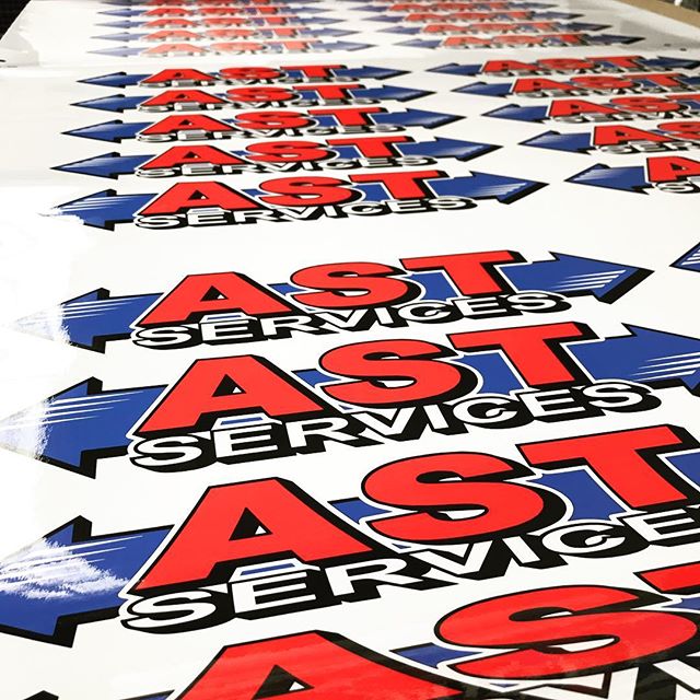 Quick roll out of some contour cut Logos. #crsigns #digitalprint #wallgraphics #truckdoorsign #transportsignage