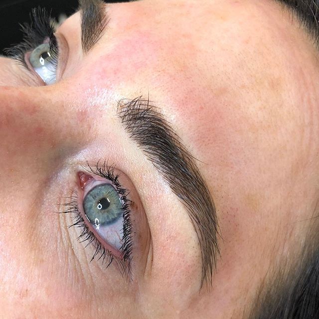 Those fluffy brow feels 🙌🏼 Super crisp fluffy strokes to fill in and define sparse brows, microblading can be the answer for those looking to fill in their brows semi permanently (12-18 months approx) and stop having to draw in your brows daily! So