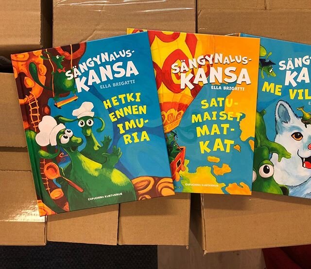 He saapuivat! Ja jatkavat huomenna matkaa kirjav&auml;litt&auml;jille, ja siit&auml; eteenp&auml;in kirjastoille! 
#trilogia #kolmekirjaa #fanikirjat #s&auml;ngynaluskansa #satumaisetmatkat #hetkiennenimuria #kotimainen #kirjasarja #ihana #v&auml;rik