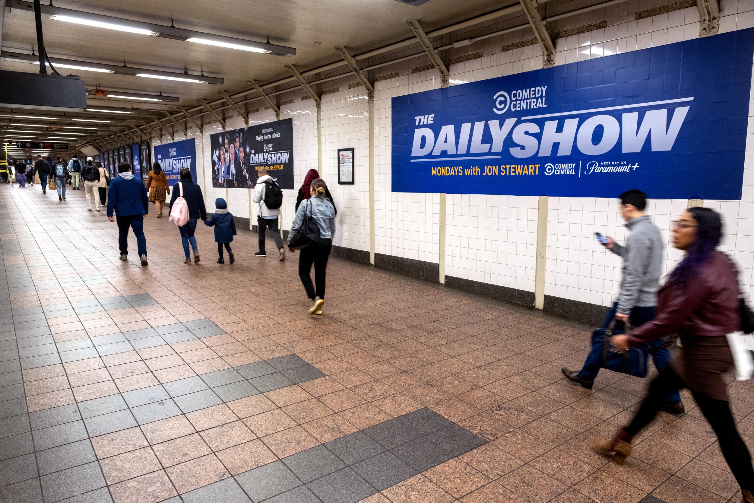 3839975_Comedy-Central_New-York_Station-Domination_SDGCSUB-1_2024-10-09-17.jpg