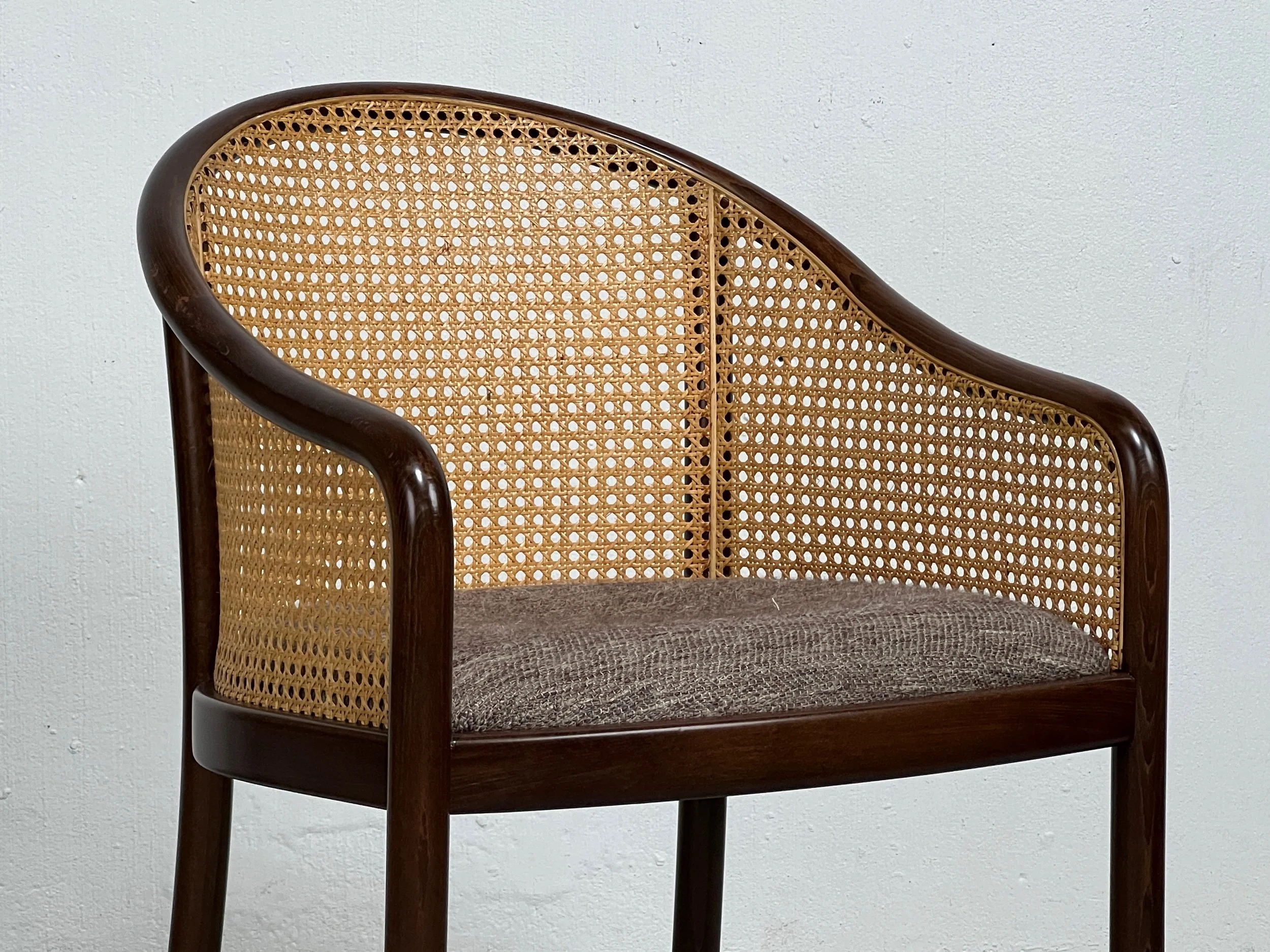 EFC99434-89CE-4109-BA4C-A33B2B75299E