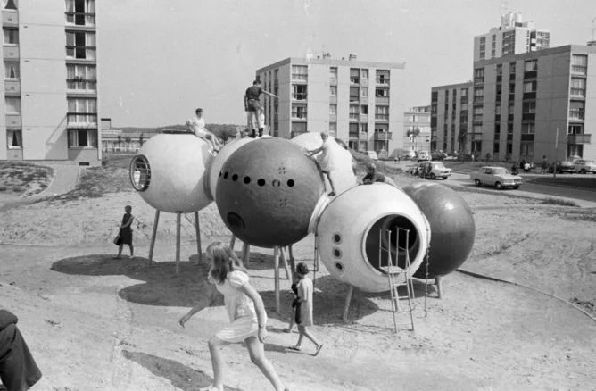 Group Ludic's spheres on stilts at Hérouville-Saint- Clair, France, 1969. Image ©: – Xavier de la Salle
