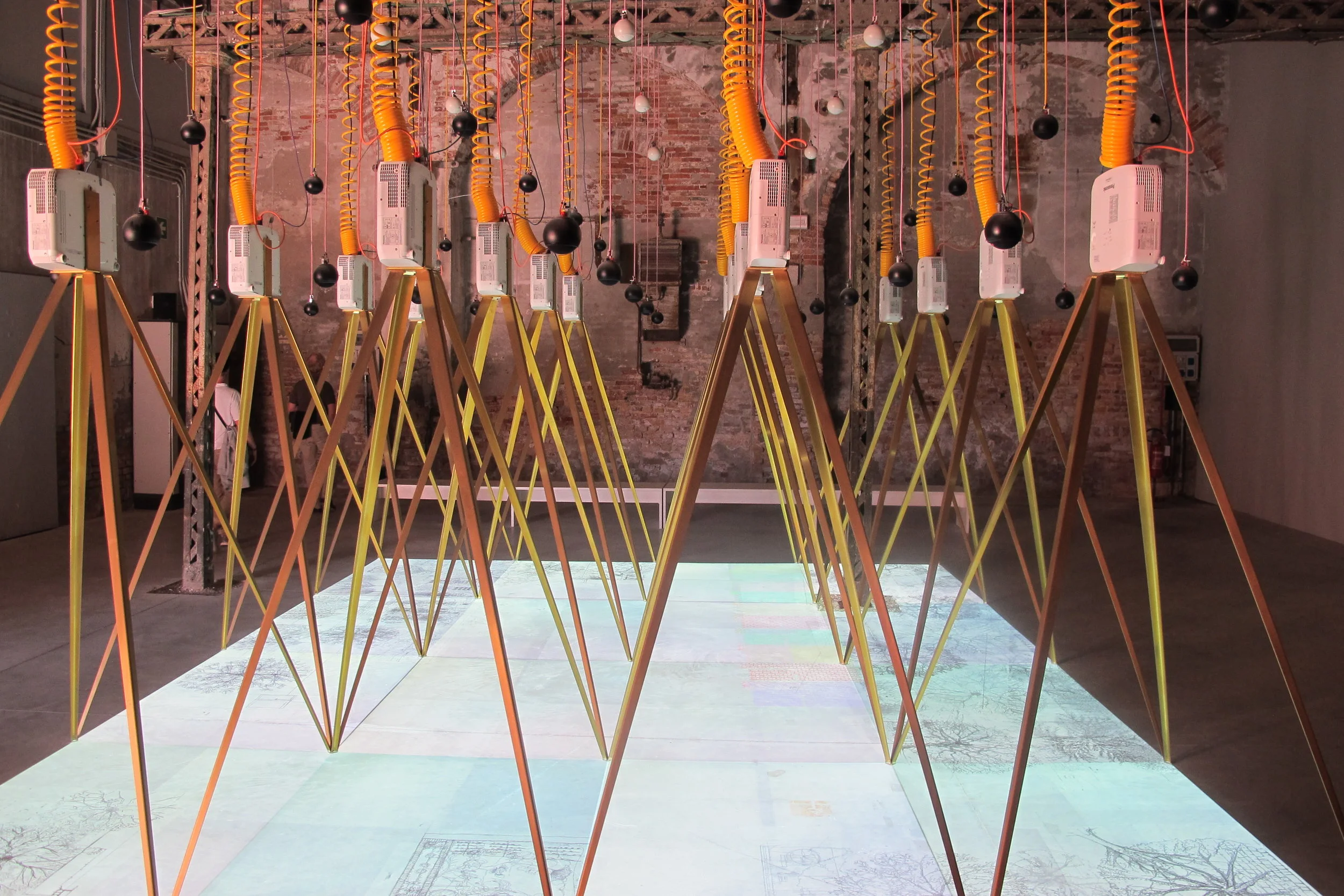 The curators of Ireland's national pavilion presented an installation ''Loosing myself'' which have attempted to recreate the fragmentary experience of architecture that is familiar to dementia sufferers.The immersive installation aims to offer an insight into the brain disease, which affects over 46 million people worldwide, to help architects understand the importance of clear orientation in their designs.