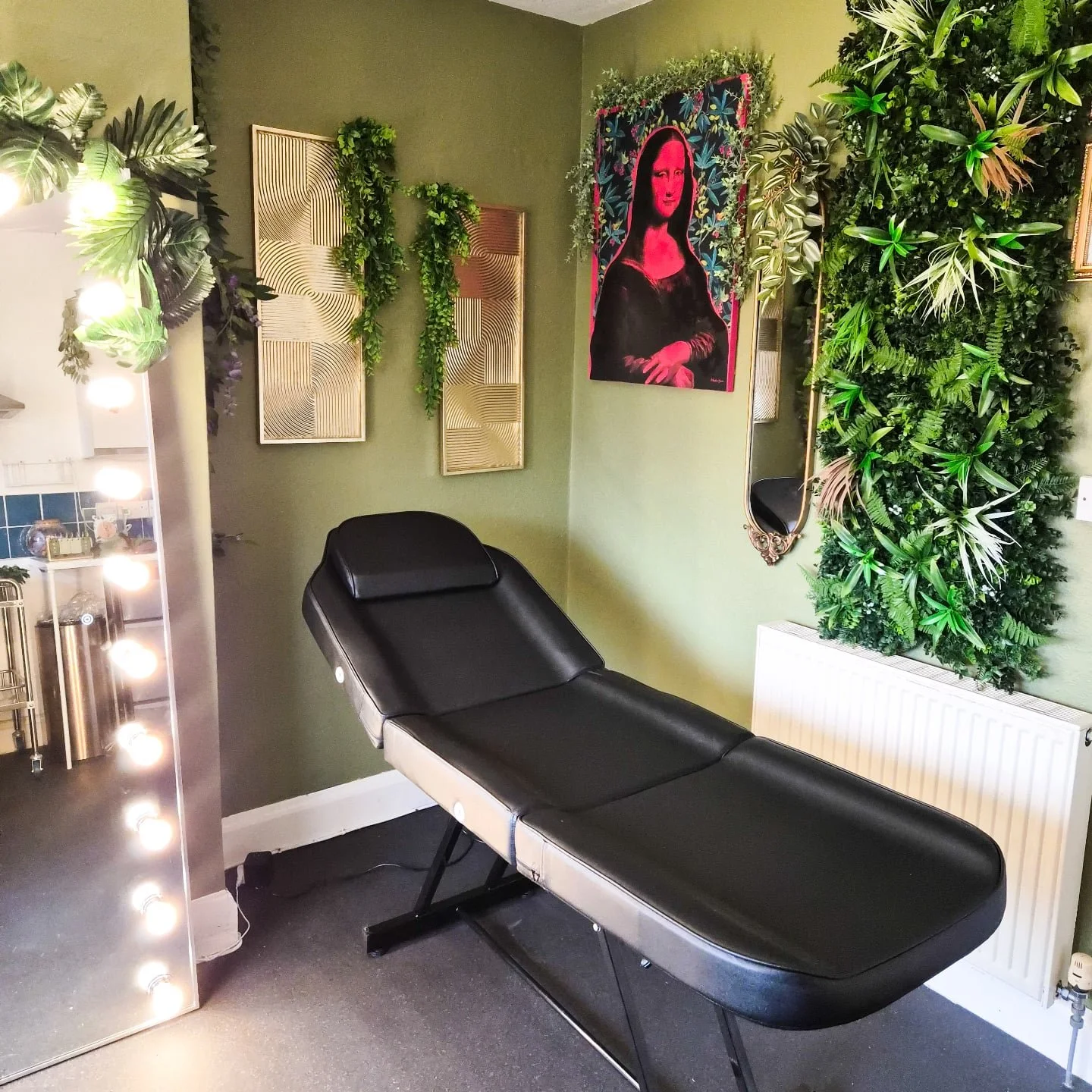 1st look at the pretty new piercing room at @realarttattoo 😍😍😍
Taking bookings from January 🖤

#leicesterpiercer #piercing #thornandthread #realarttattoo