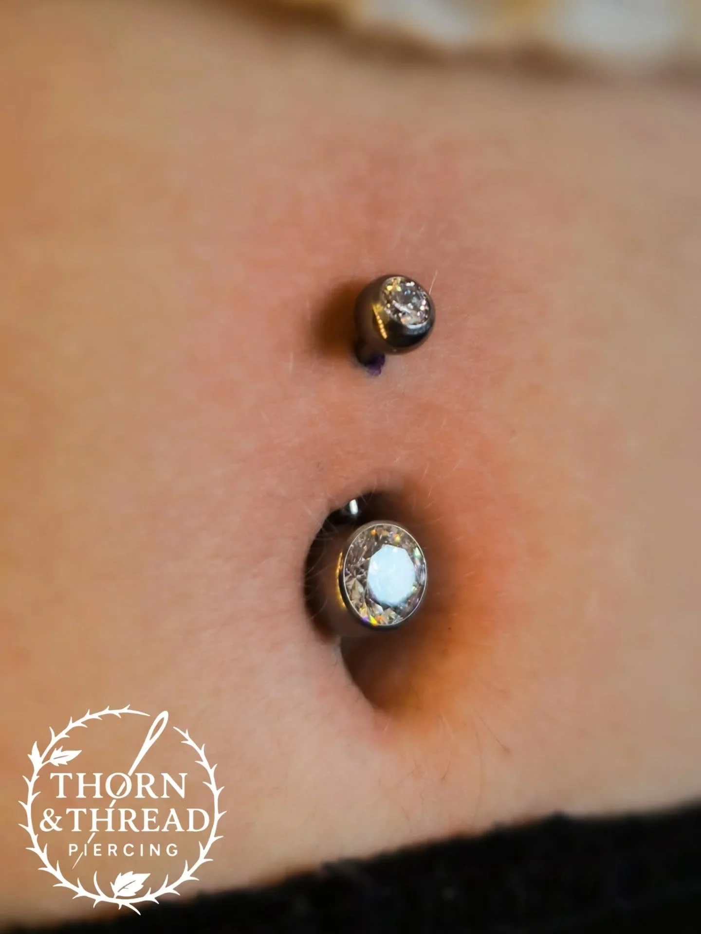 🙌🏻🙌🏻🙌🏻 

@realarttattoo 

#navelpiercing #pattern #piercings #bellypiercing #piercer