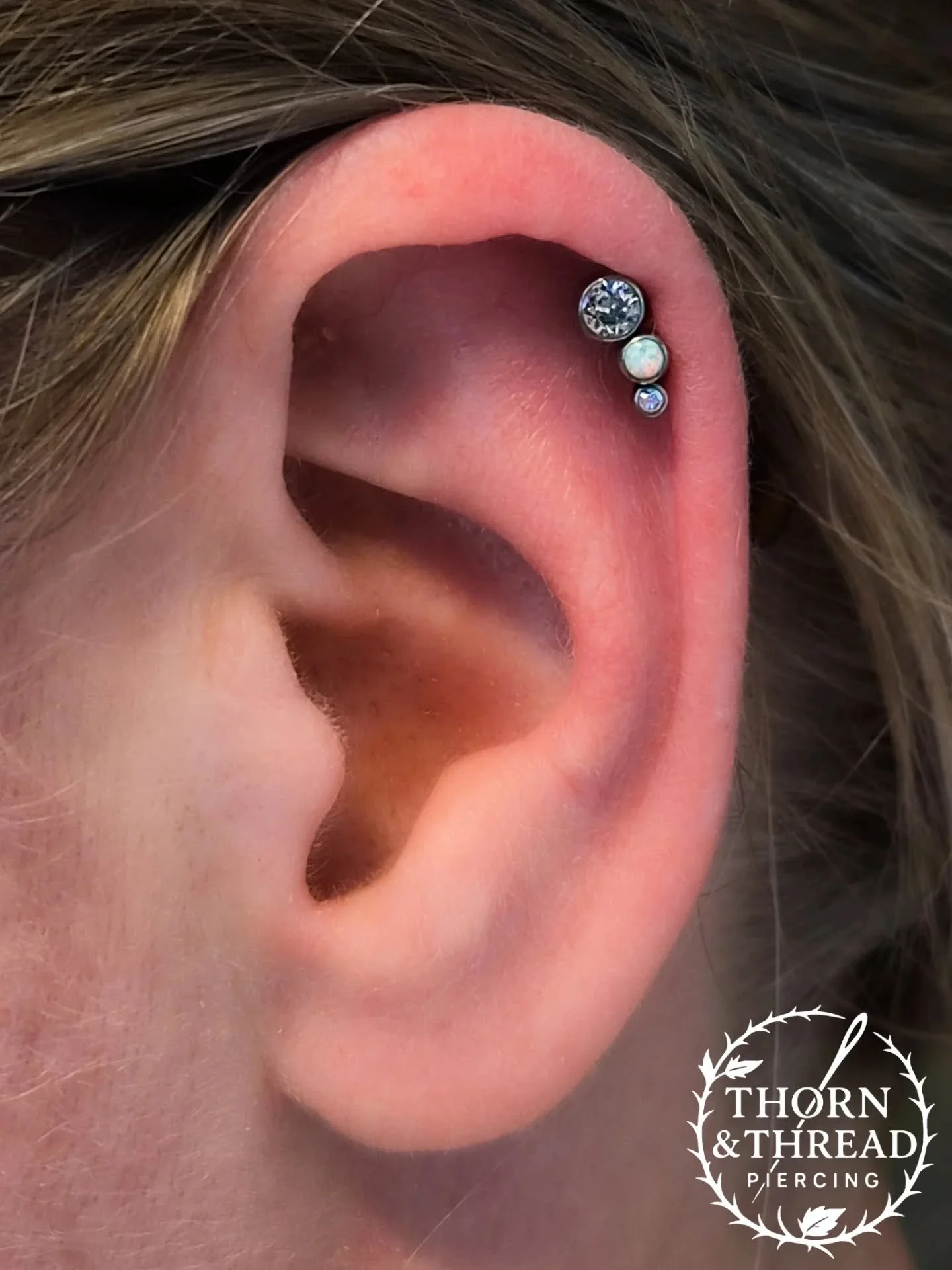 Helix 🙌🏻🙌🏻🙌🏻

@realarttattoo 
#helix #helixpiercing #earinspo #earpiercing #earcuration