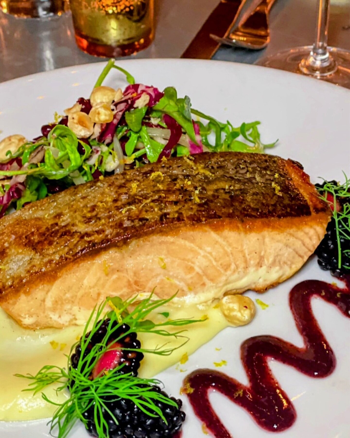 fish of the day - crispy salmon skin ⎸ parsnip puree, fennel &amp; sweet onion salad, blueberries, blackberries, hazelnuts 

#fish #fridaynight #glutenfree #easter #springbreak #pasorobles #pasorobles #organic