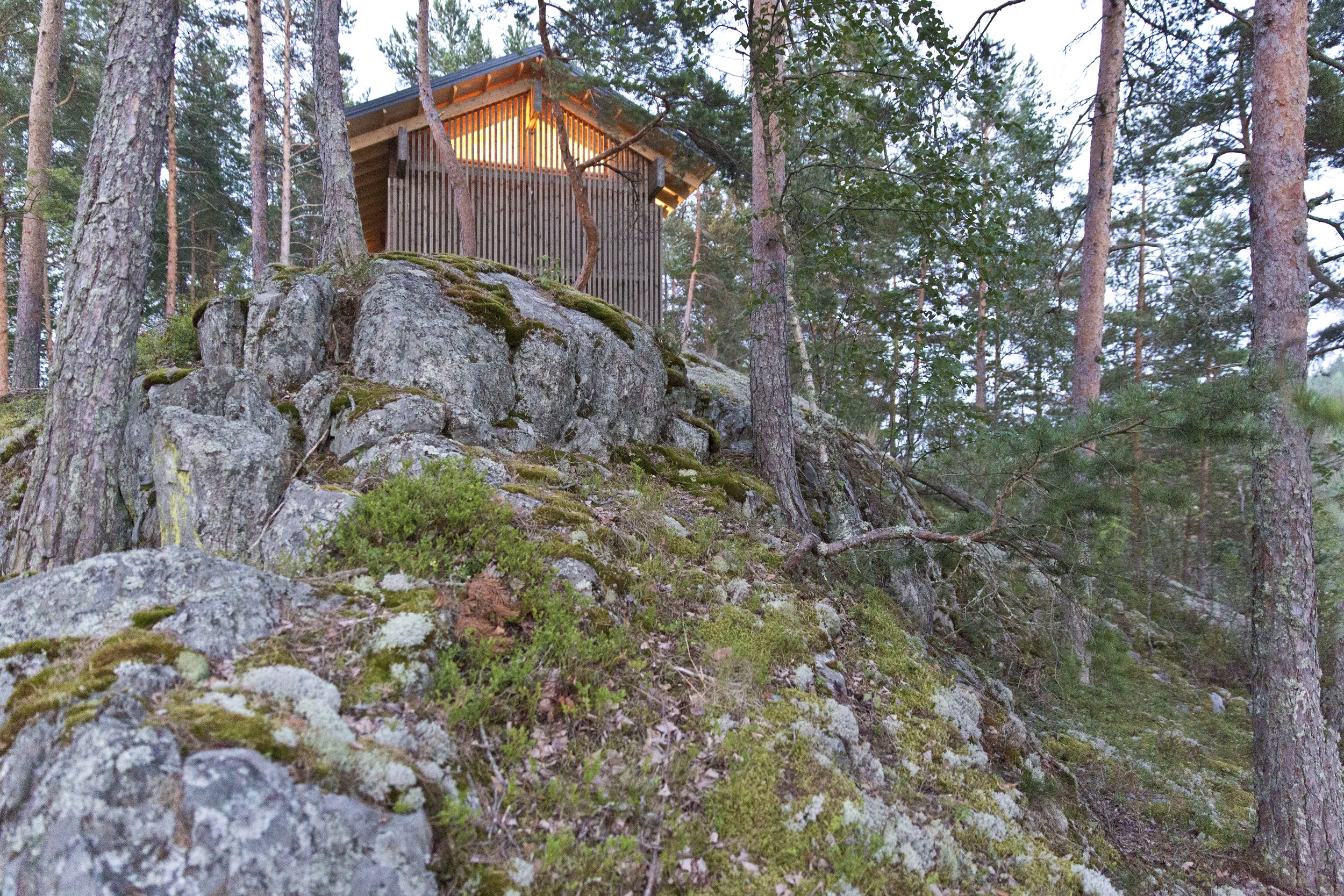 challenging site modern architecture wood cabin
