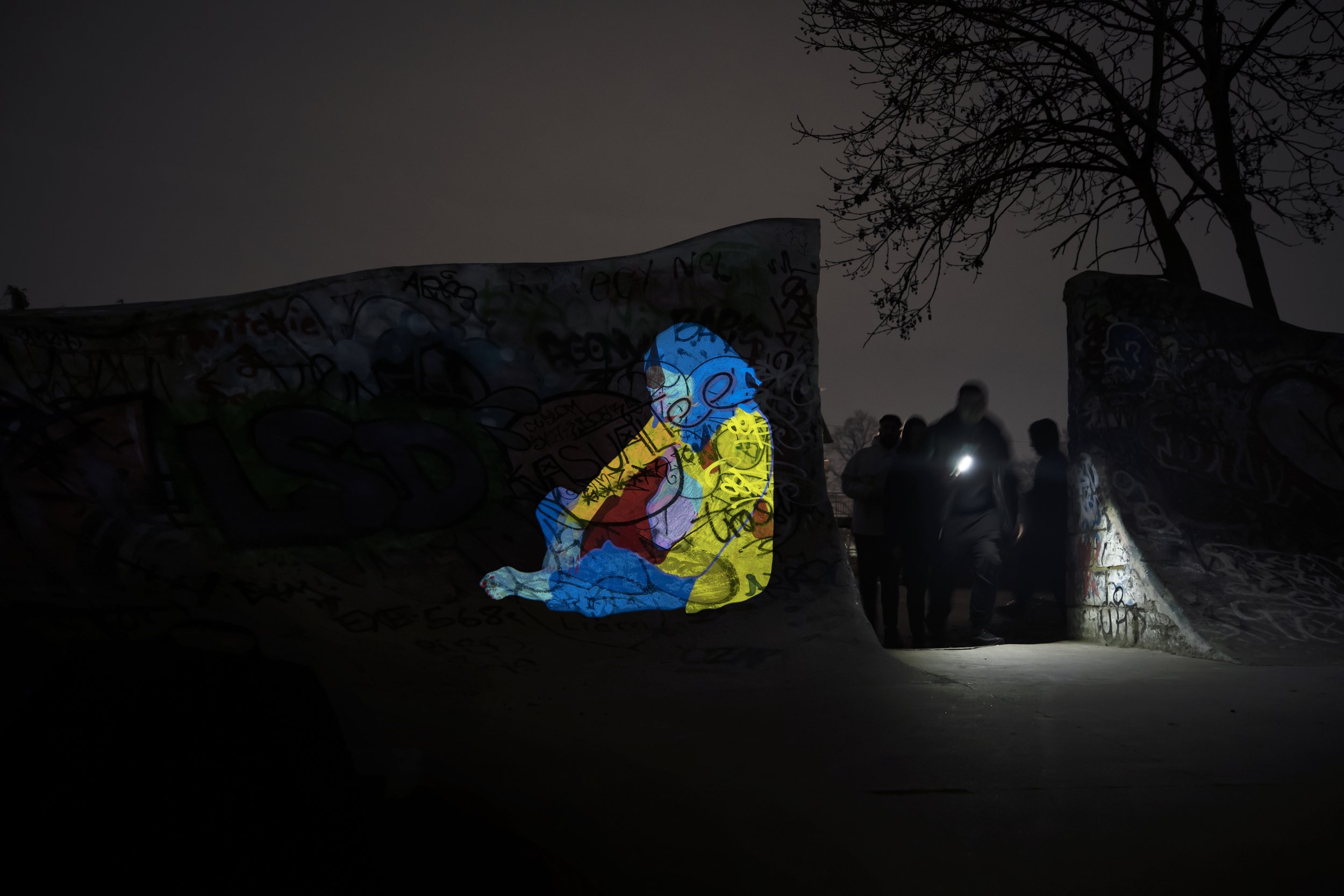 ハンナ・ベニハウドによる夜道の安全性について啓蒙するアート作品