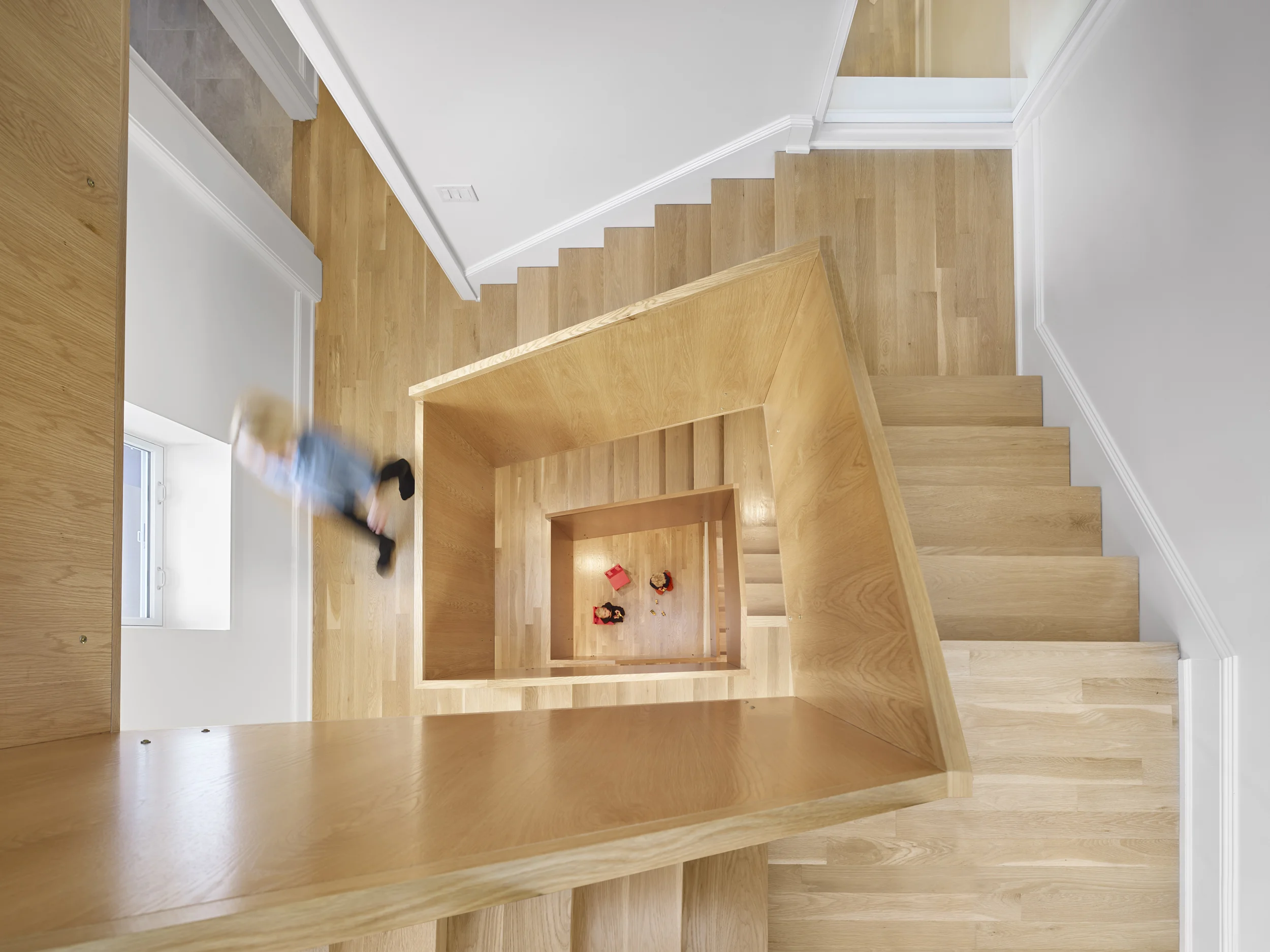Qb3_Townhouse_Ribbon_Stair_Oak.jpg