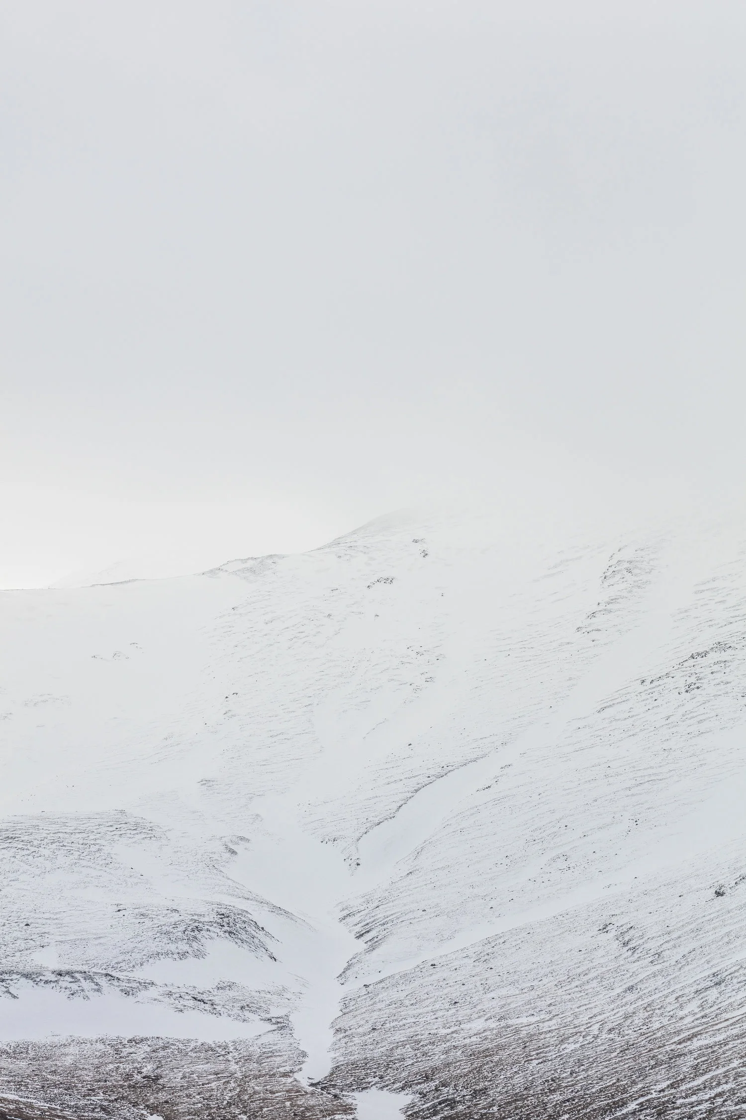 Misty+Snow+Capped+Mountains+and+Valleys,+Iceland+|+The+Fox+Plateau+-+Faune.jpg