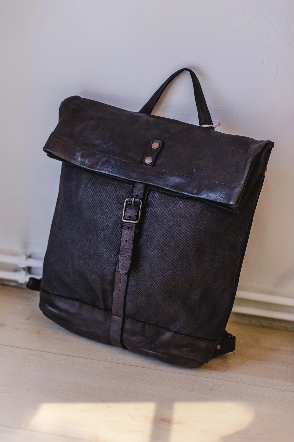 LEDERRUCKSACK "THE SPARROW" VON AUNTS & UNCLES IN DER BOUTIQUE 8. AUF ANFRAGE ERHÄLTLICH
