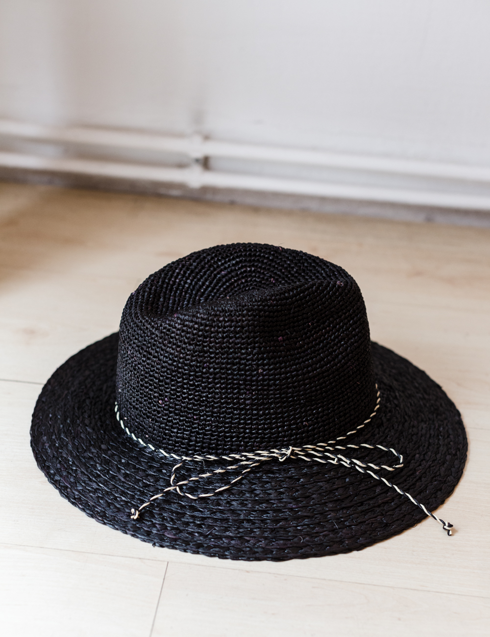 Sommerhut von unmade copenhagen IN DER BOUTIQUE 8. AUF ANFRAGE ERHÄLTLICH