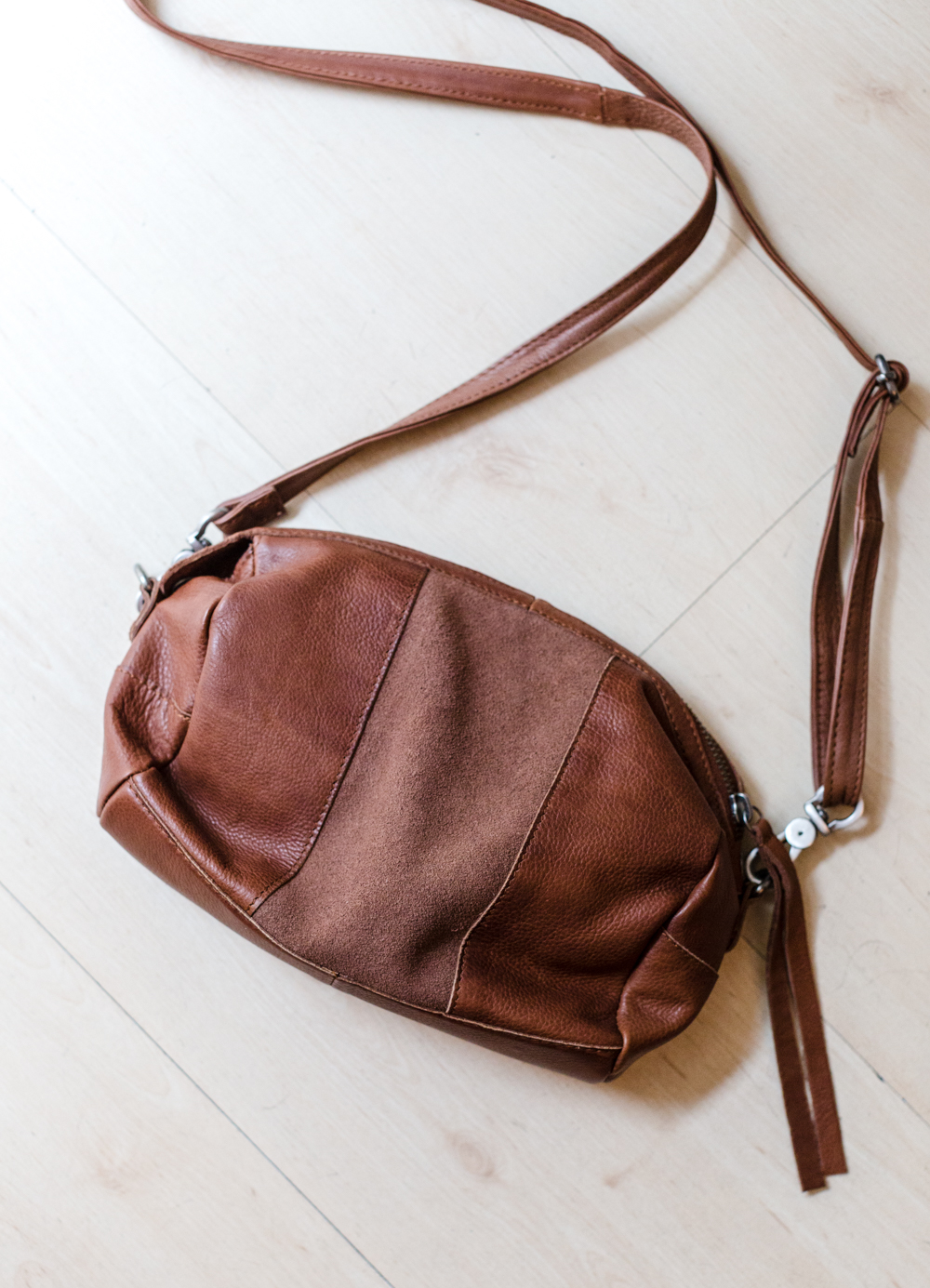 LEDERTASCHE VON Unmade copenhagen IN DER BOUTIQUE 8./7. AUF ANFRAGE ERHÄLTLICH