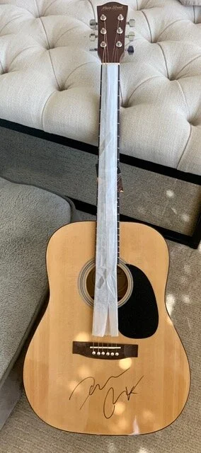 DARIUS RUCKER AUTOGRAPHED GUITAR