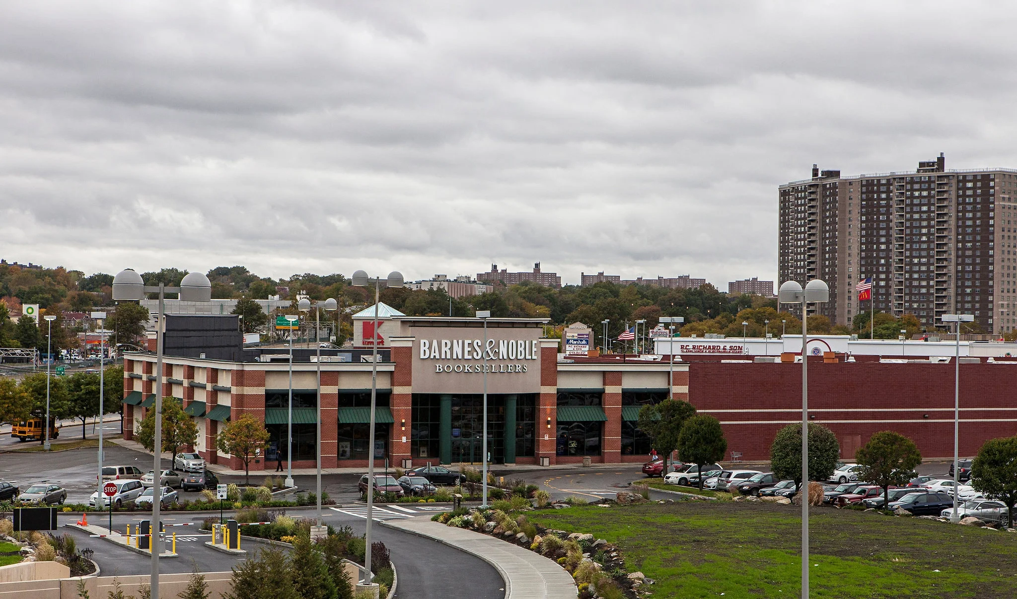 Barnes & Noble’s first and only retail bookstore in the Bronx opened in December 1999. Photo Credit: Emon Hassan for The New York Times