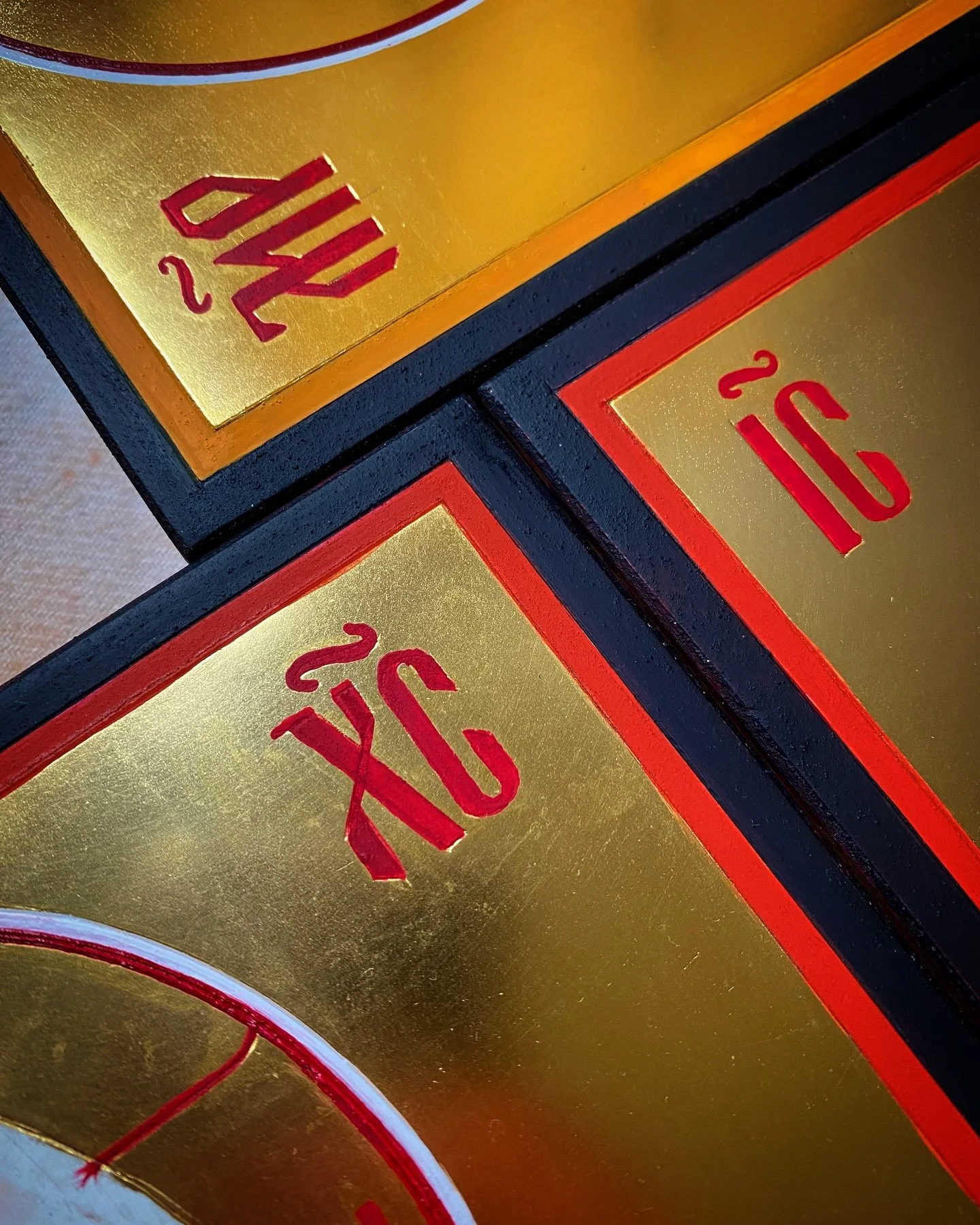 Work in progress, 3 icons at once, halos and holy names.

#wip #workinprogress #icon #iconographer #iconography #eggtempera #eggtemperapainting #goldleaf #24karat #24karatgoldleaf #gilding #art #artist #catholicart #liturgicalart #sacredart #catholic