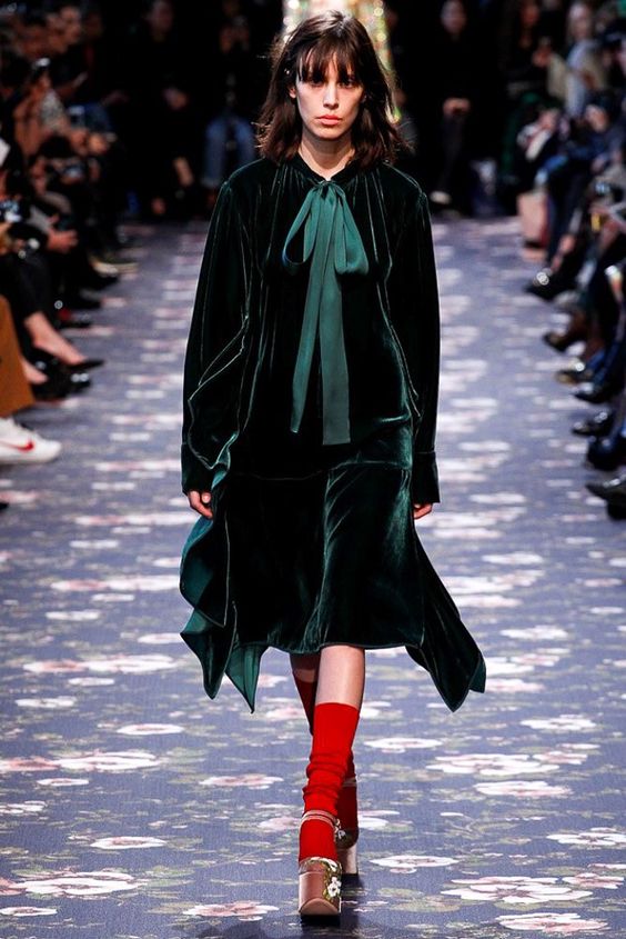 Top Velvet Fashion Trends for winter- aika's Love closet-japanese-seattle style fashion blogger-colored hair- dark green velvet runway.jpg