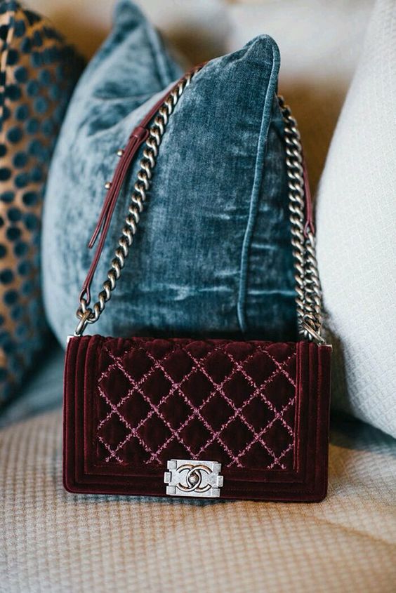 Top Velvet Fashion Trends for winter- aika's Love closet-japanese-seattle style fashion blogger-colored hair-velvet chanel bag.jpg