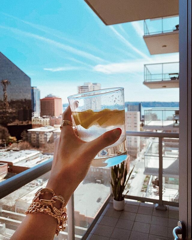 So grateful for this beautiful spring day! Don't forget to open the window, get some fresh air, breath it in, feel the sunshine and drink lots of waterrr 💧🍋💙☀️🌈✨﻿
﻿
⋆ ⋆ ⋆ ⋆ ﻿
﻿
おうちで過ごしてても﻿
お天気のいい日ゎ☀️﻿
窓開けて、フレッシュな空気を吸って✨﻿
背伸びして🙌🏻風を感じて🎐春を感じて🌸﻿
