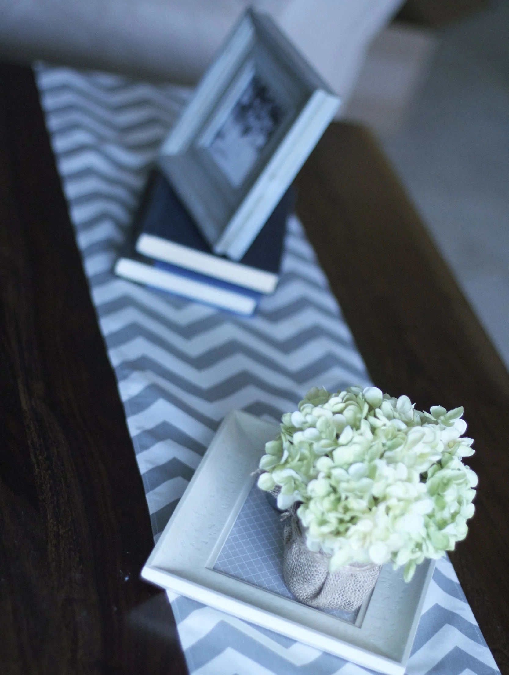Apartment Living: Easy and Cheap Coffee Table Decor