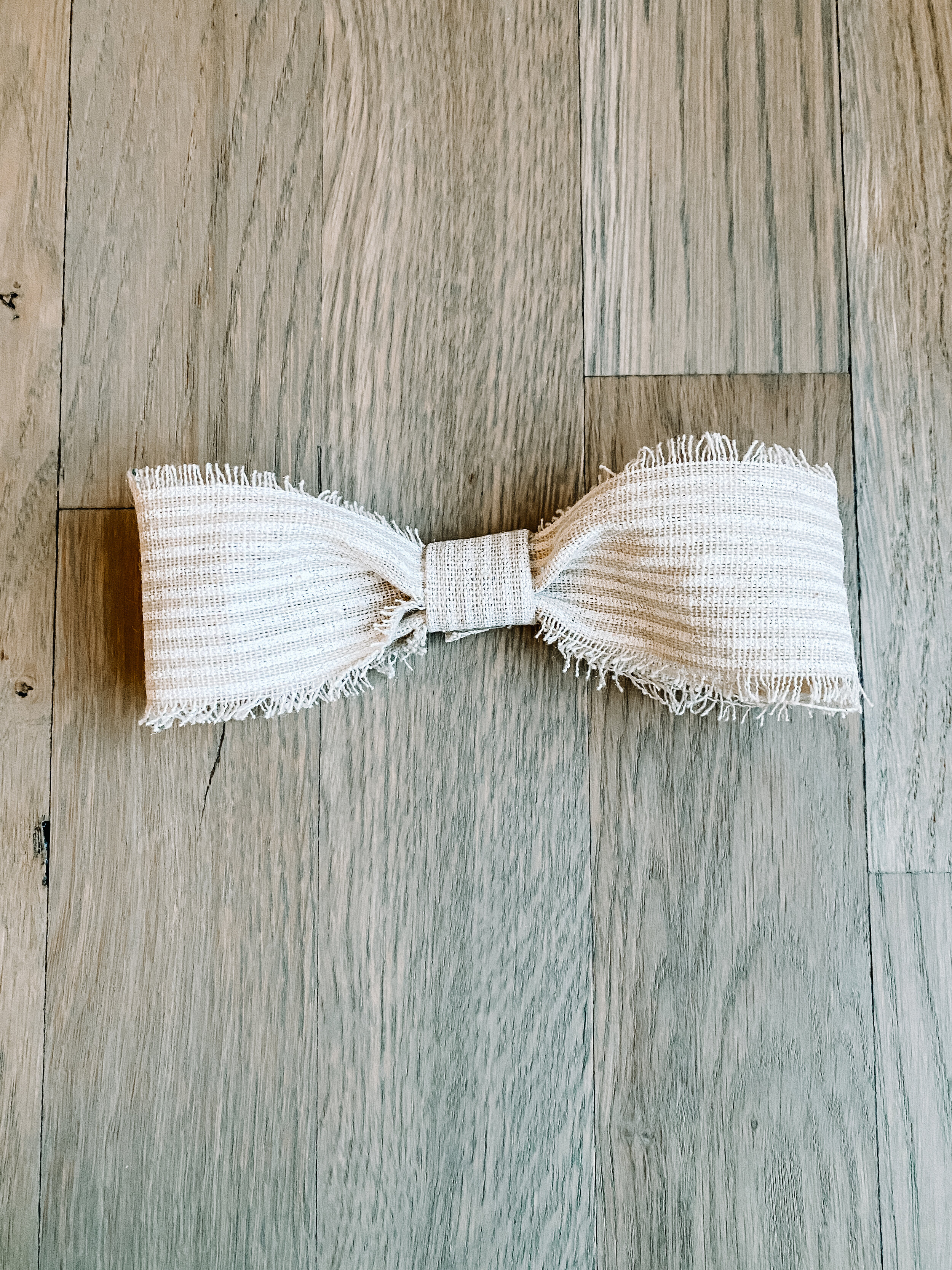  Turn the bow over and fluff both sides. You’re done!  
