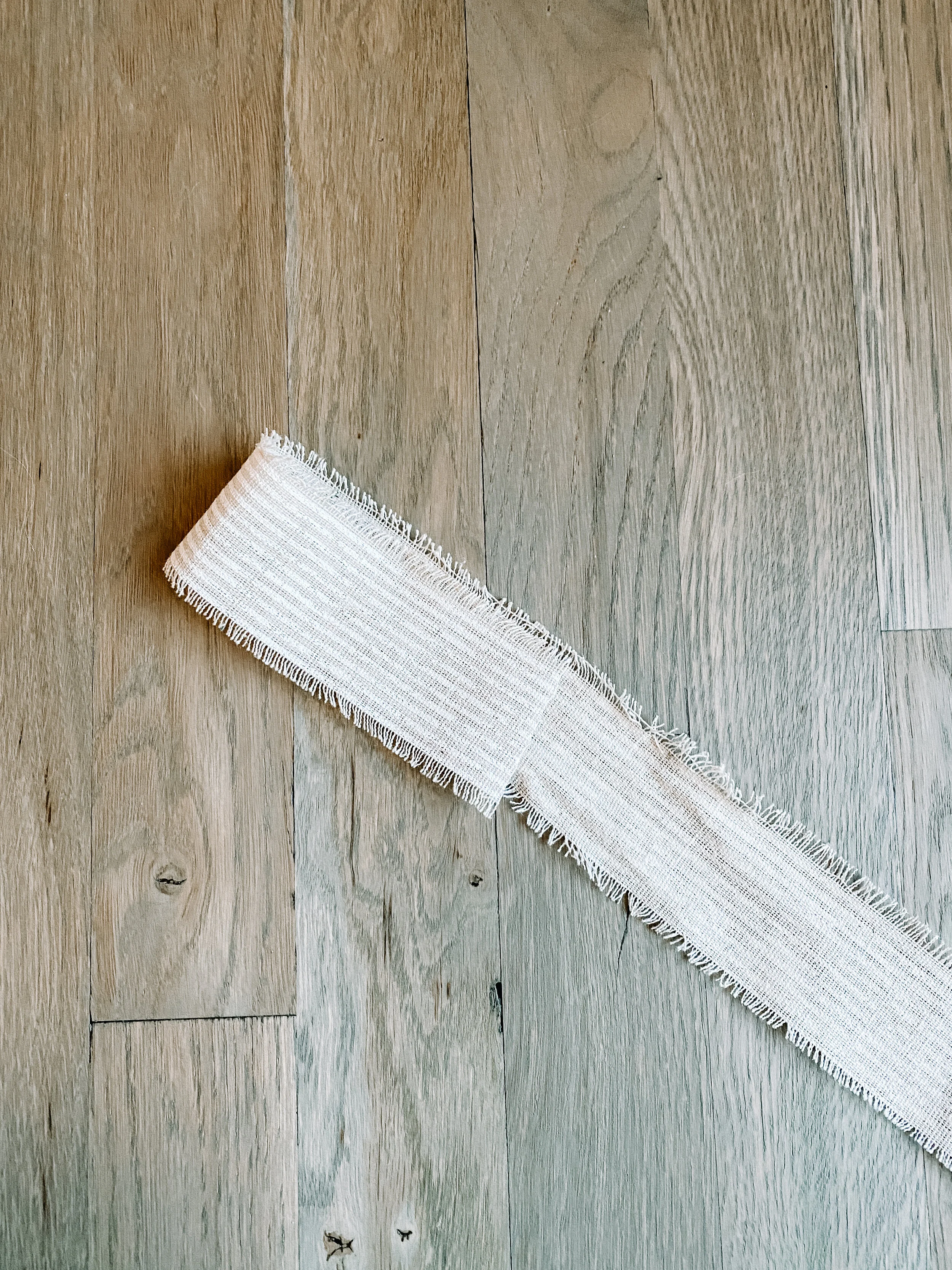  Fold one loop in the ribbon about 3 inches long. 