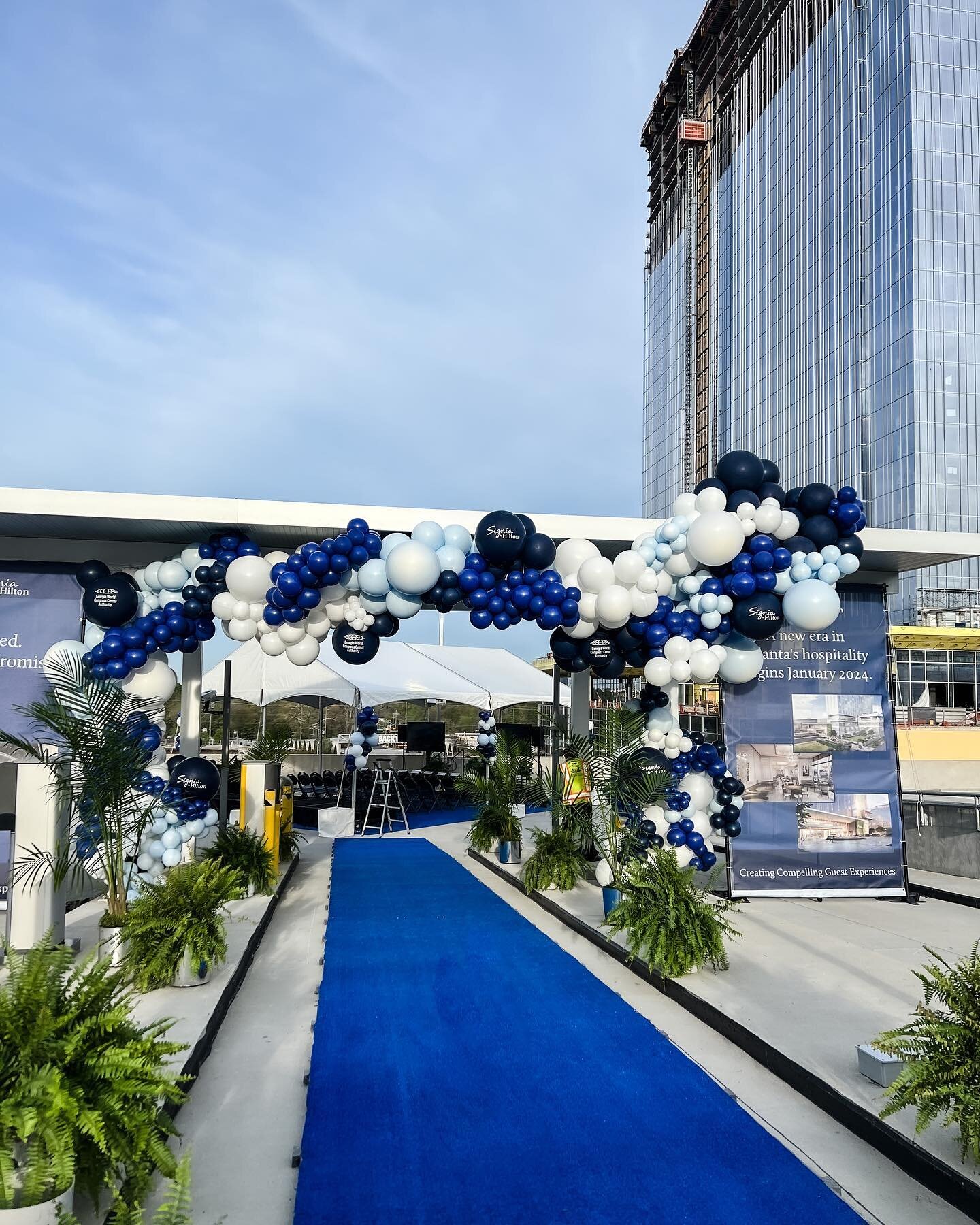 We had the privilege of creating this really fun (and big!) balloon installation yesterday for the topping off ceremony of the new @signiabyhiltonatlanta hotel. Stay tuned in our stories to see how we re-purpose this installation tomorrow, because we