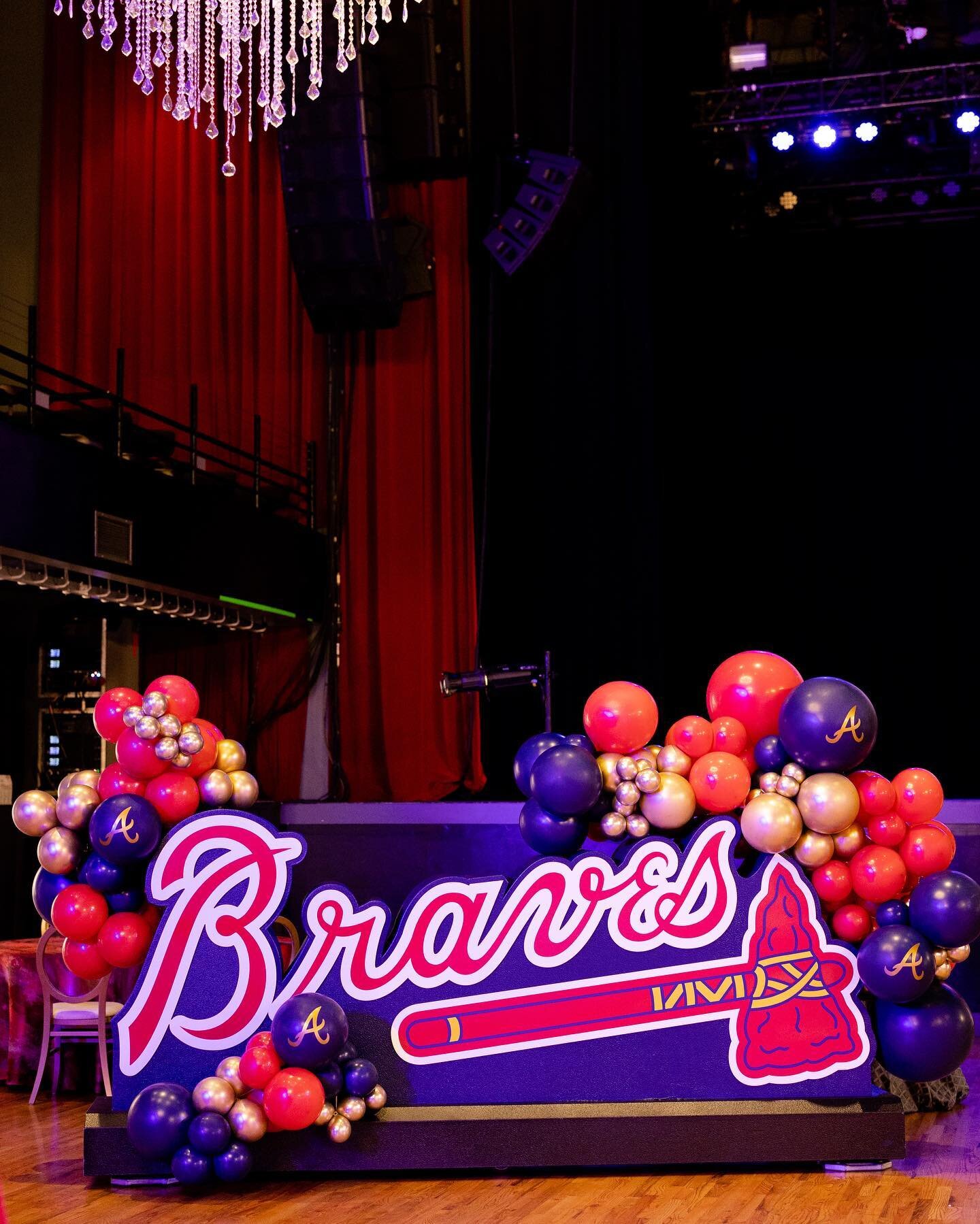 When you had Monday off it feels like Monday on a Tuesday&hellip;#amiright?! Good thing I like my Mondays, so here&rsquo;s to a great week! Here&rsquo;s a few shots of some balloon fun we had last week for the home opener! #braves #forthea #balloonde