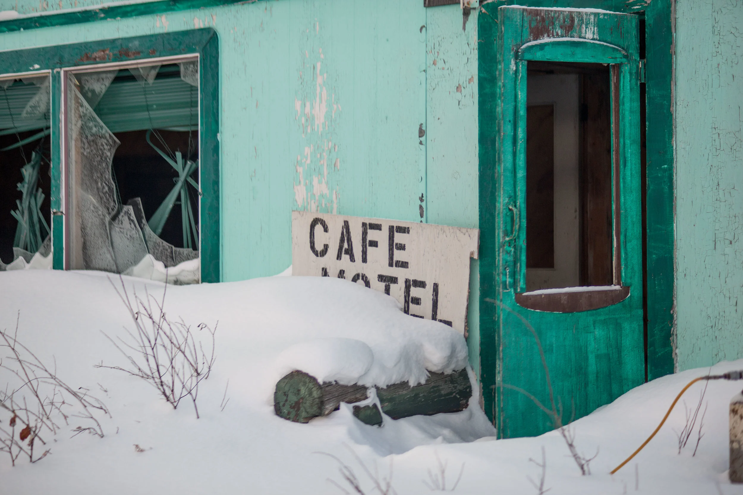  What was once an oasis for travelers who hadn't had a place to stop for hours, now totally abandoned. Every photographer I know would have loved to explore this. It's visual bliss. 