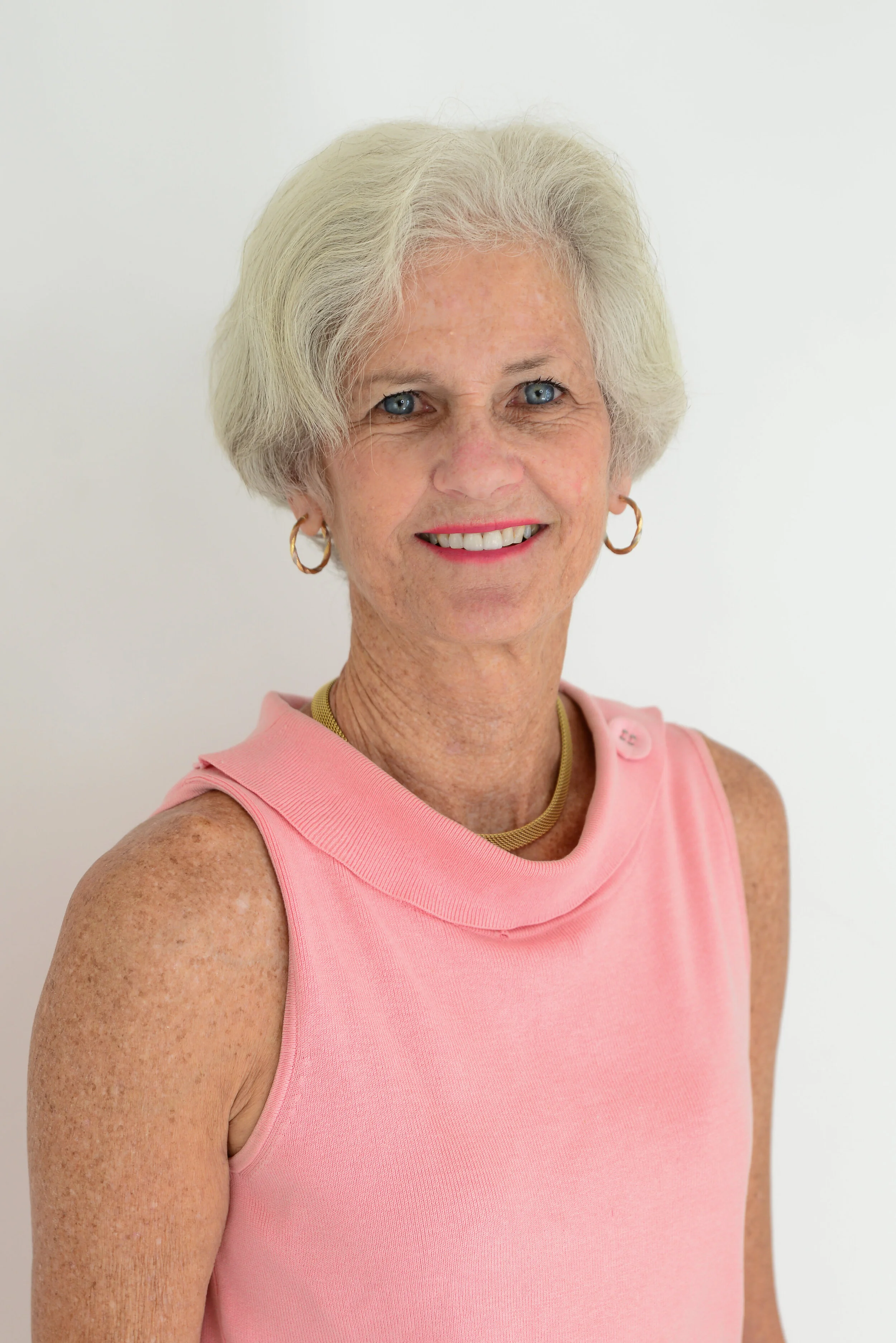 Laurie Crane Laurie Crane has nearly 25 years of teaching experience. She joined the Read-Write team in 2012. Prior to teaching at Read Write, Laurie was a Reading Specialist and AIP Teacher at St. Paul’s Episcopal School. Laurie holds a Class B certification in Special Education PK-12. She graduated from the University of Alabama with a Bachelor of Science in Special Education. Laurie is a member of the International Dyslexia Association and her training includes Barton Reading and Spelling System Tutor Training, Handwriting Without Tears, Neuhaus Reading Readiness, Neuhaus Multisensory Grammar, and Neuhaus Written Composition. She loves getting to know each student individually and helping them find their strengths and overcome their weaknesses. “I see them become more confident and watch them succeed in anything they set their minds to do!” In her spare time, Laurie enjoys spending time with her family and friends.