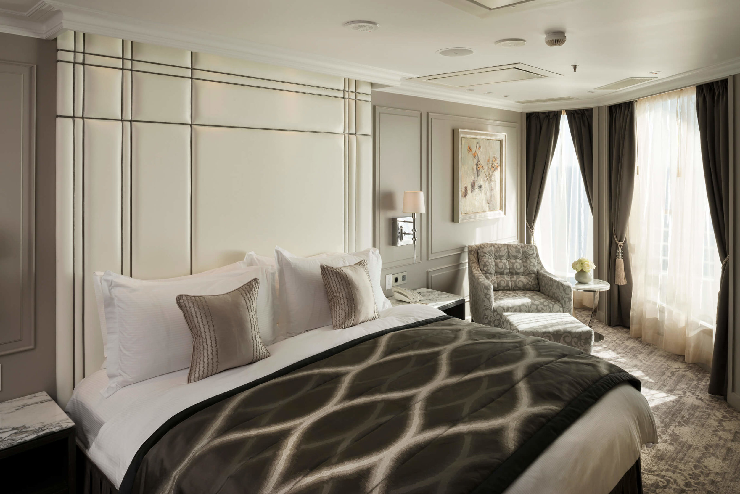 serenity_crystal_penthouse_livingroom_4724x3189c413963d14a76ba6be24ff000080b40b2.jpg
