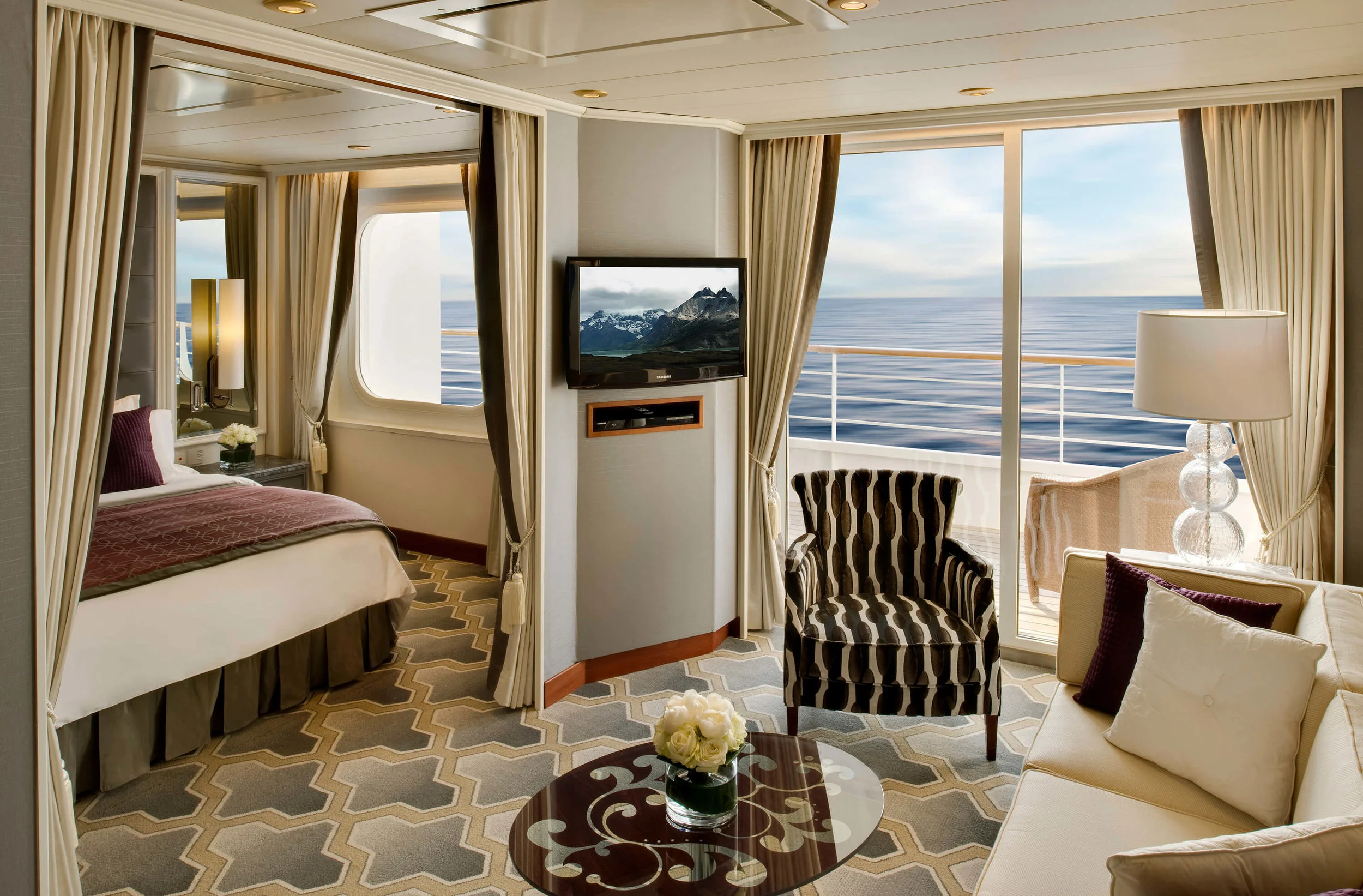 serenity_penthouse_suite_300x1972.jpg