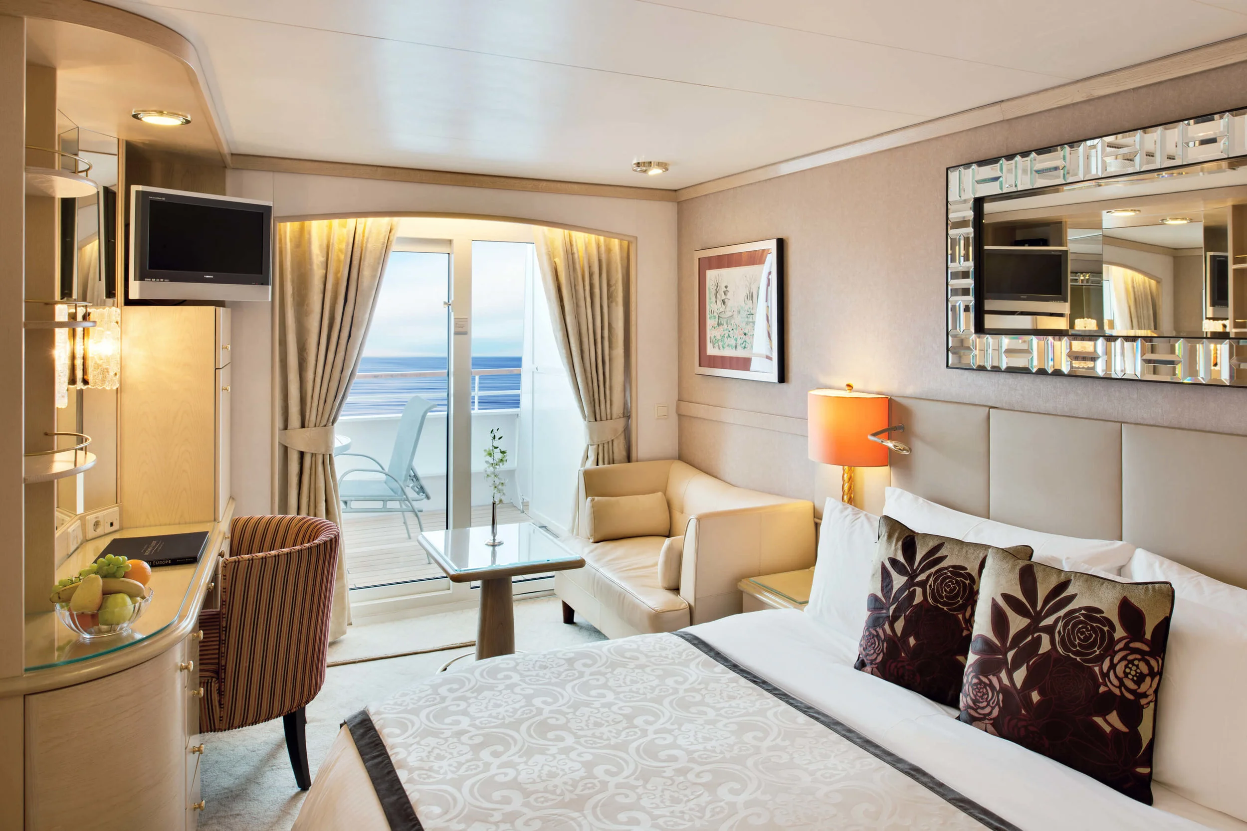 symphony_deluxe_stateroom_verandah_3600x2400.jpeg