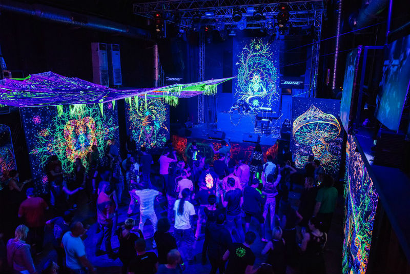 ART] Monster Glow Party : Neon paint, rolling art , glow in the