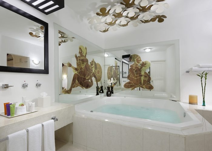 desire-riviera-junior-suite-jacuzzi-00-1200x900-1-700x500.jpg