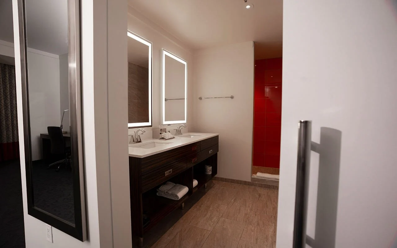 ahern-hotel-deluxe-king-bathroom-entrance.jpg