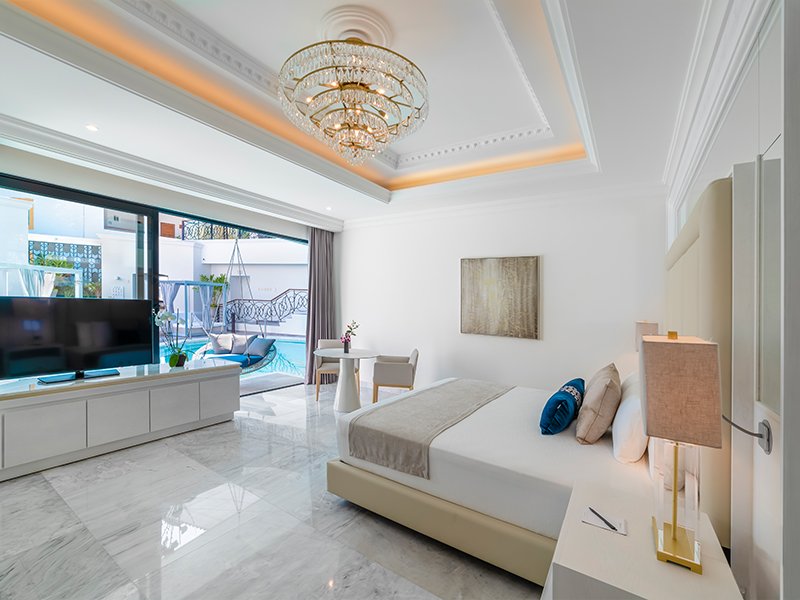 Mansion-Swimup-Suite-02.jpeg