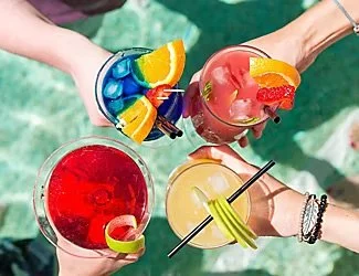 solarium-bar-tropical-cocktails-pool.jpeg