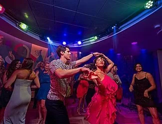 icon-of-the-seas-couple-friends-enjoying-boleros-dance.jpeg