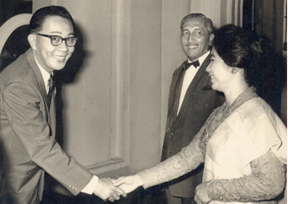 Professor Tay (extreme left) with our First President Yusof Ishak and the First Lady, Puan Noor Aishah, at the Istana
