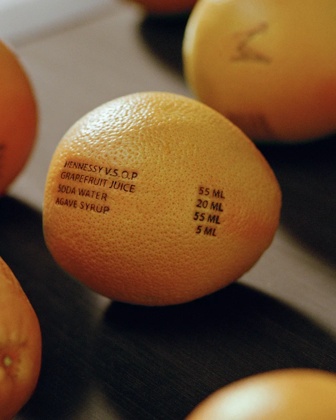 Hennessy-Social-Ingredients-GrapefruitBelt-Static-4x5-1.webp